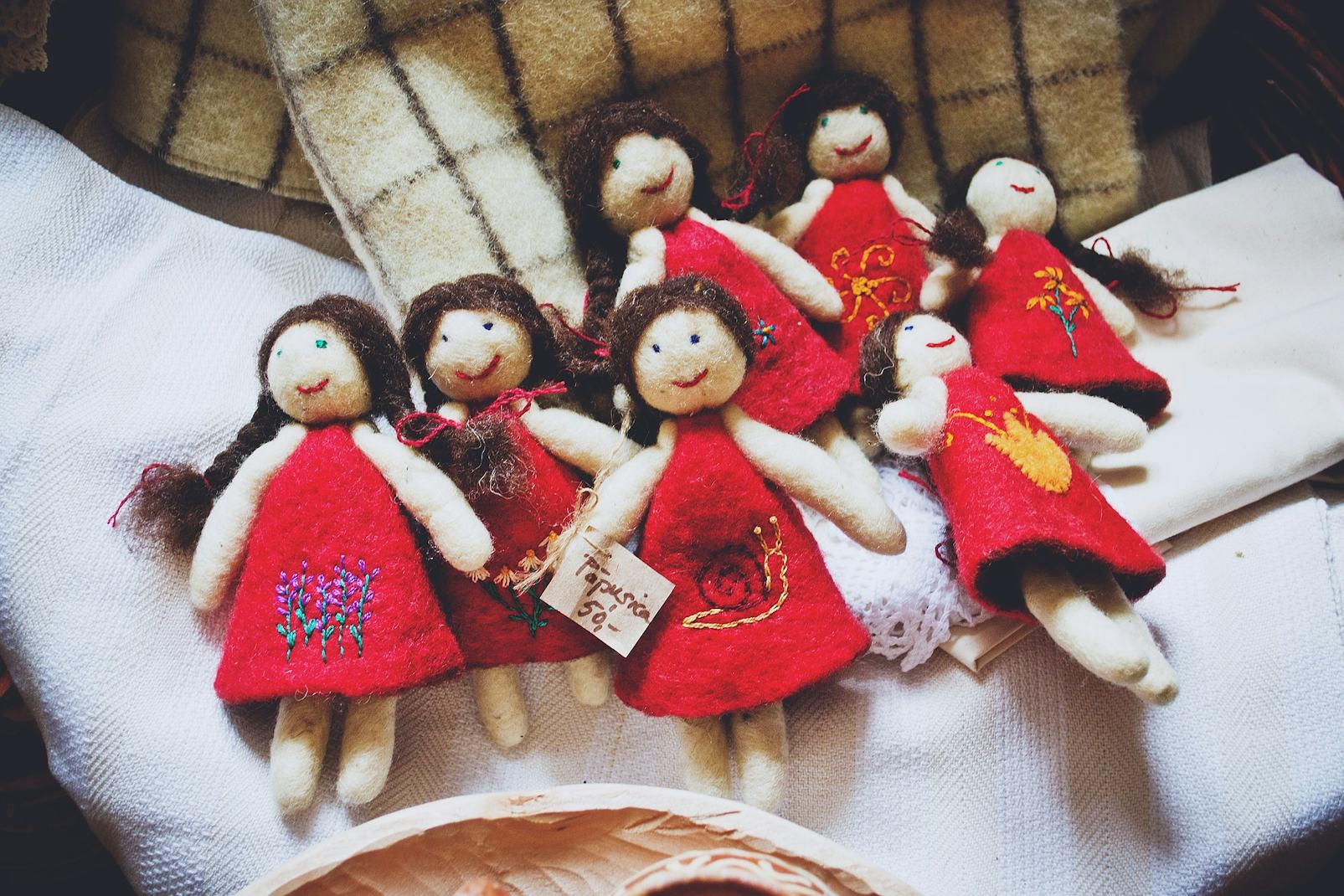 Handgebastelte Puppen aus Siebenbürgen