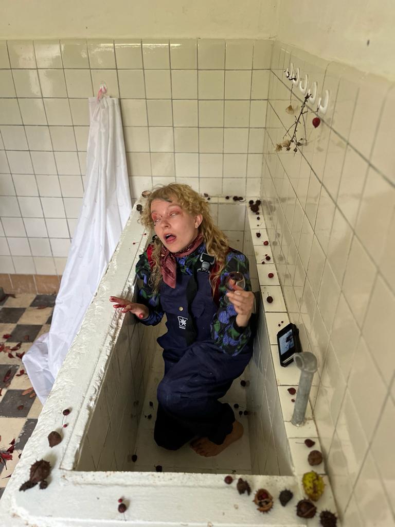 romance in an abandoned bath tub