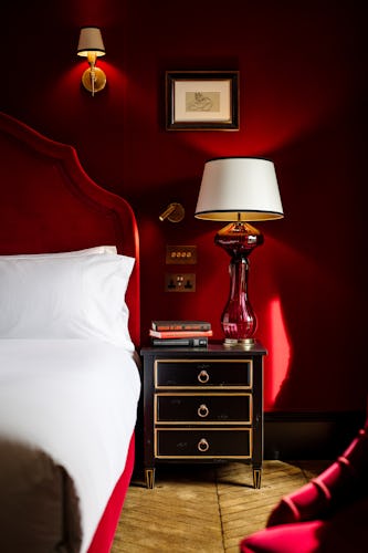 room-suites-bedroom-french-bespoke-decor-thwenty-two