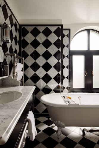 cabochon-marble-bathrooms-bespoke-london-twenty-two-hotel