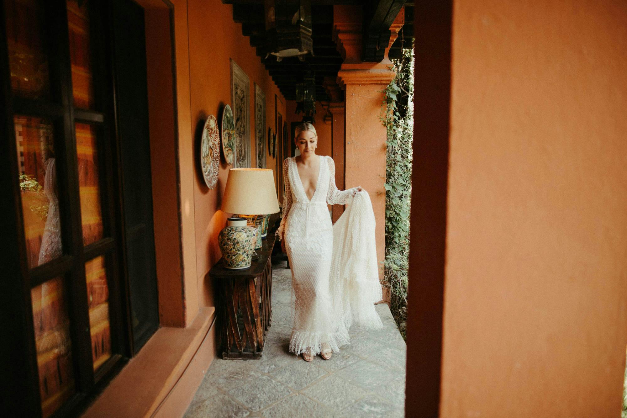 bride walking to see her dad for first time
