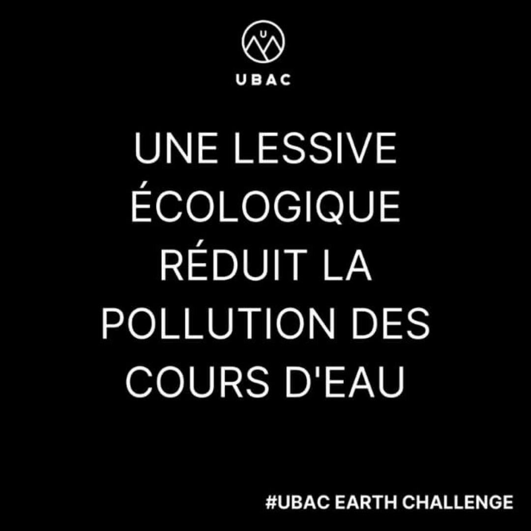 Texte sur fond noir : "une basket écologique réduit la pollution des cours d'eau"