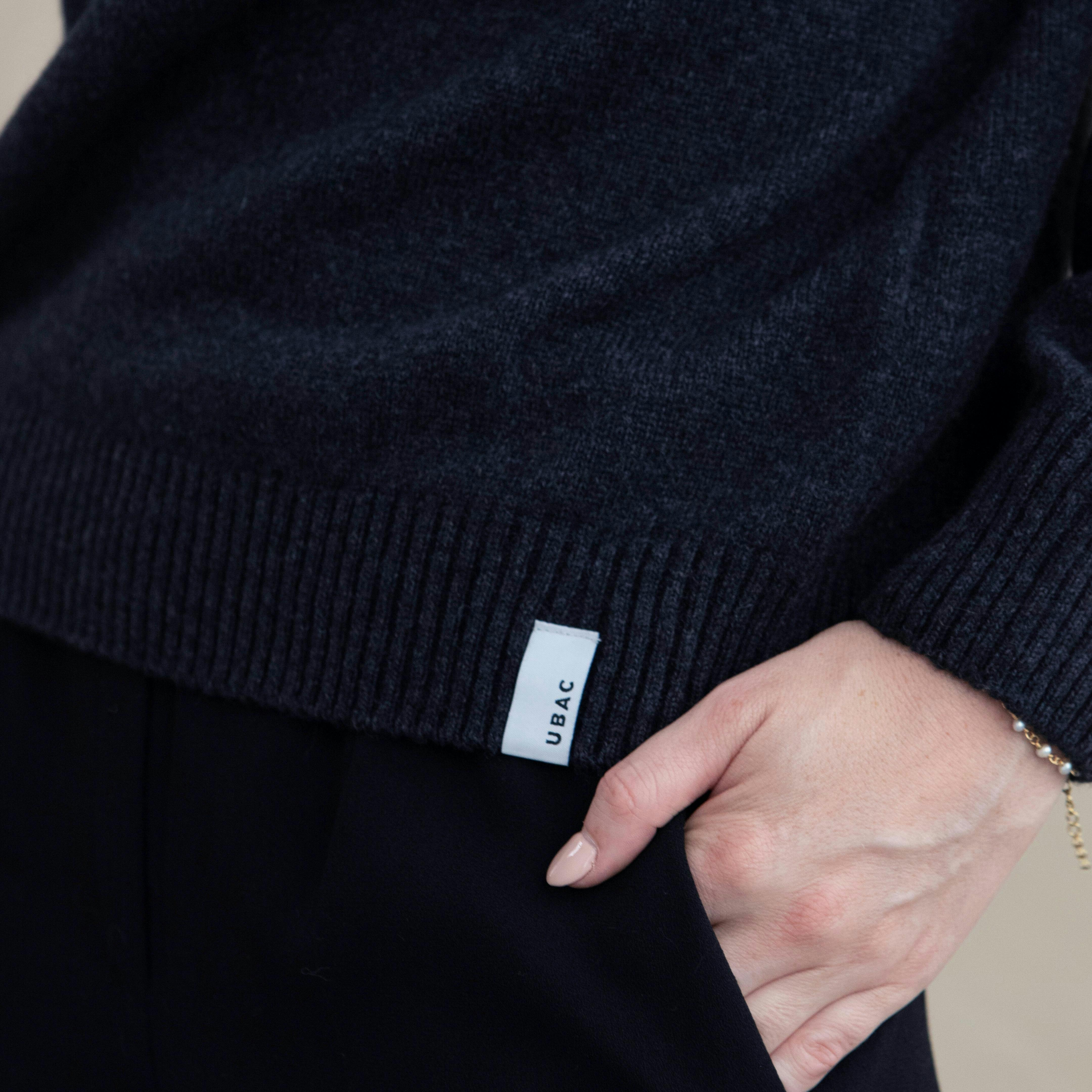 Détail du pull en laine recyclée Ubac