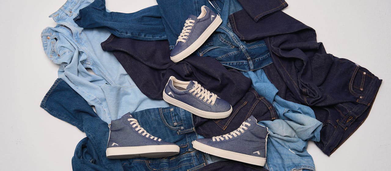 Denim recyclé : comment un jean usé devient une paire de baskets ?