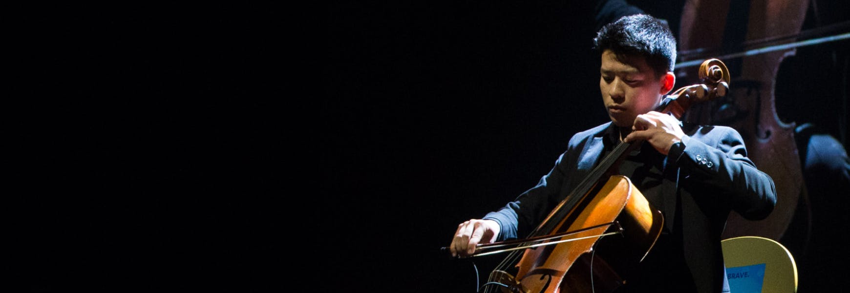Image of violinist with eyes closed.
