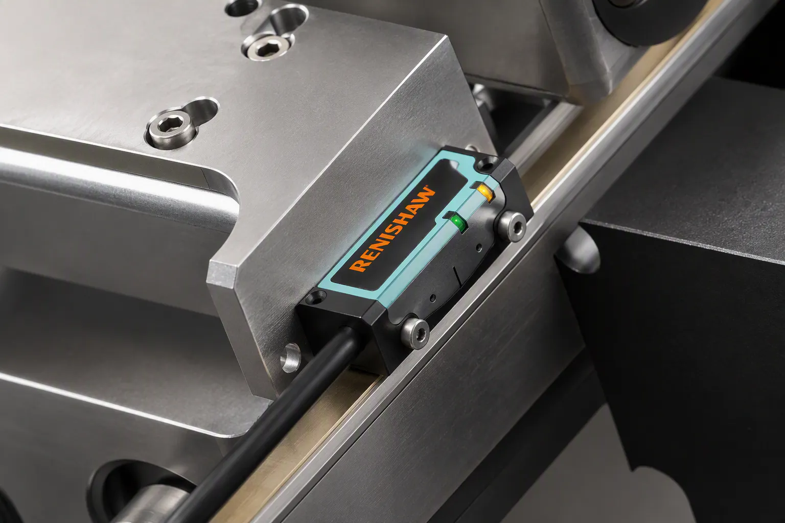 Image of a Renshaw encoder being used on a UHV Design TETRAXE