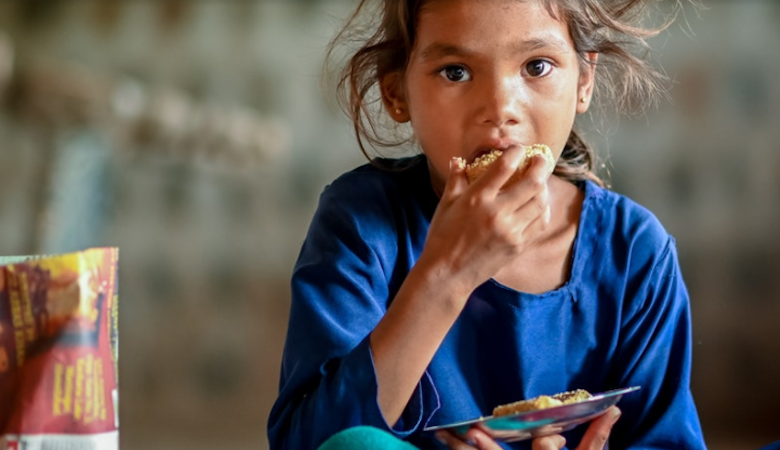 Snippet of banner from Fidelity website showing child eating food.