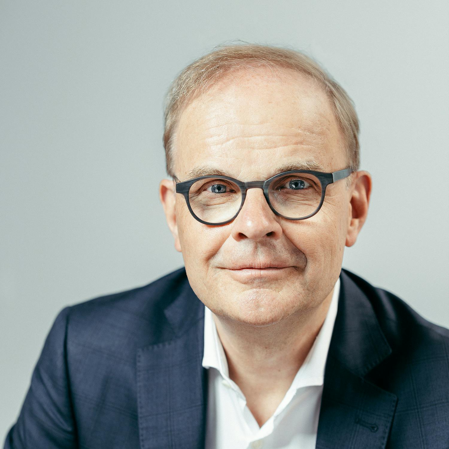 Headshot of Prof. Dr. Peter Oertmann