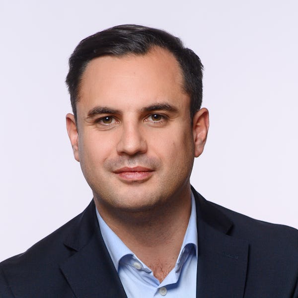 Headshot of Philipp Remy, advisory board member of Ultramarin.