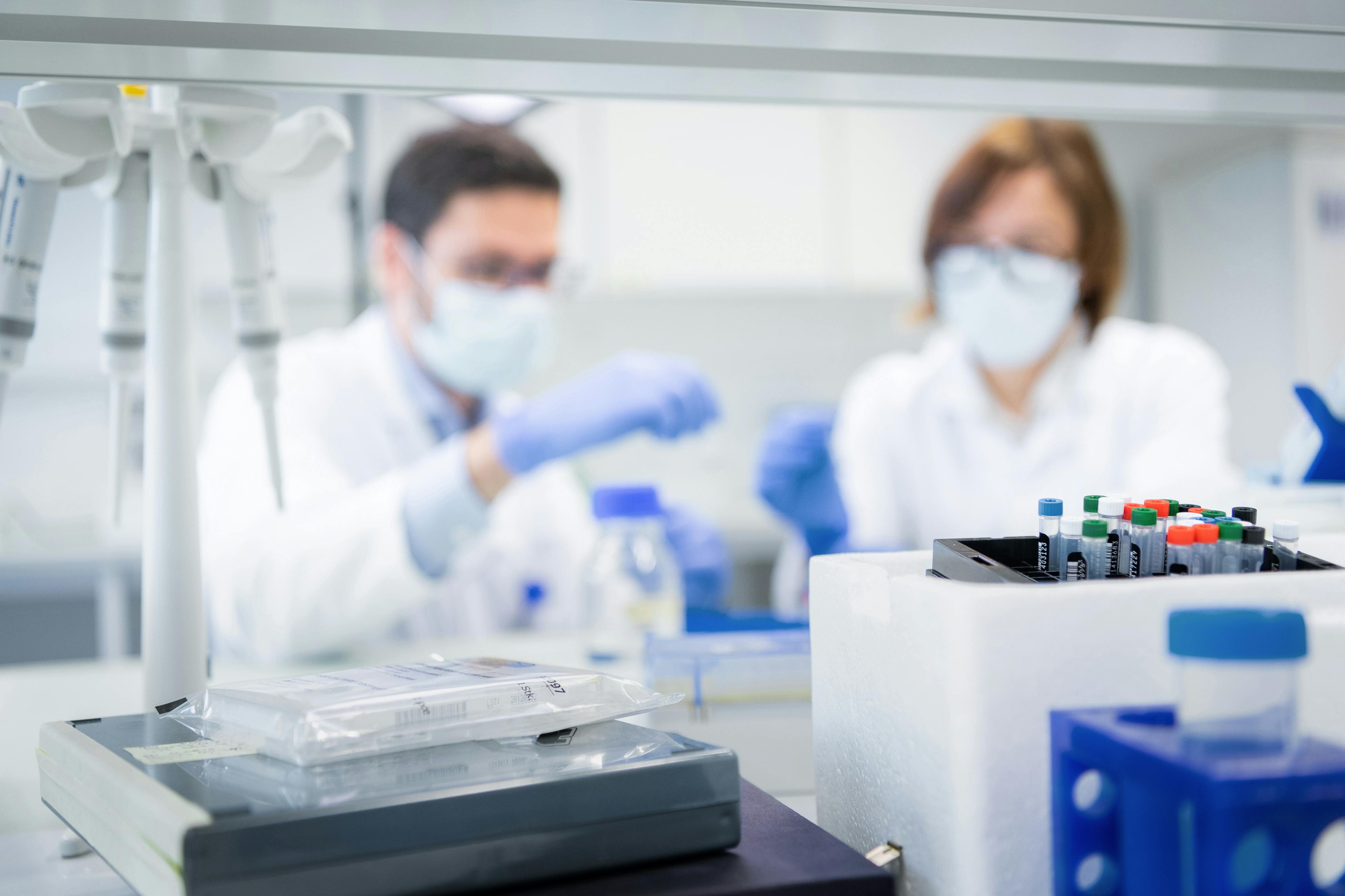 Two researchers prepare blood samples in the laboratory. 