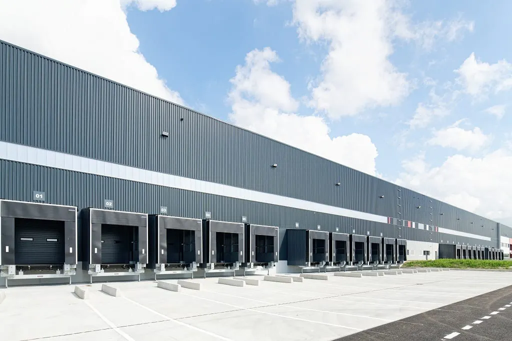 Quel choix entre un entrepôt urbain ou rural ? Faut-il choisir des entrepôts urbains ou ruraux pour optimiser sa logistique ?