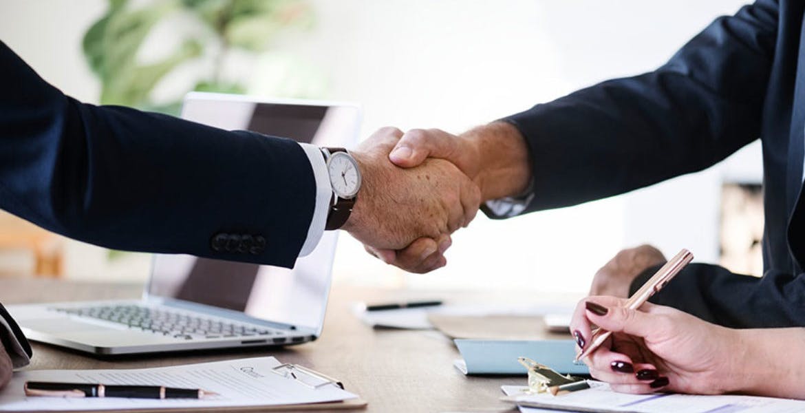 Choix entre cession de parts ou vente de fonds de commerce Que choisir entre céder ses parts sociales ou vendre son fonds de commerce ?