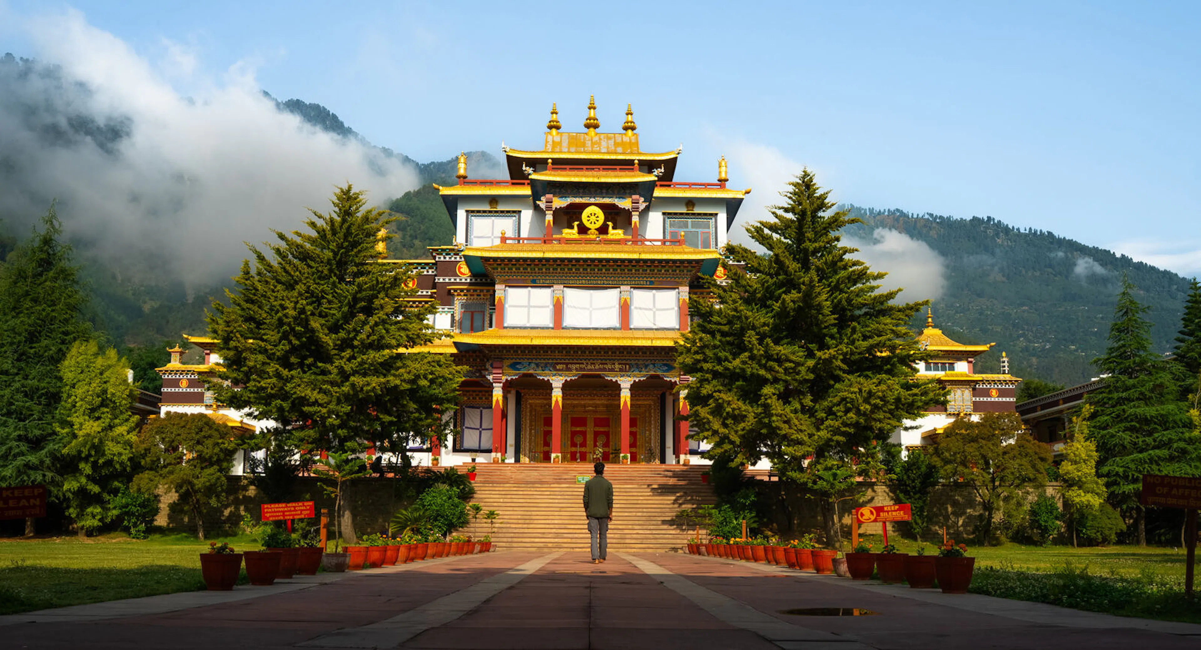 Dechen Choekhor Buddhist Monastery, an overnight stay immersed in Himachal Pradesh culture