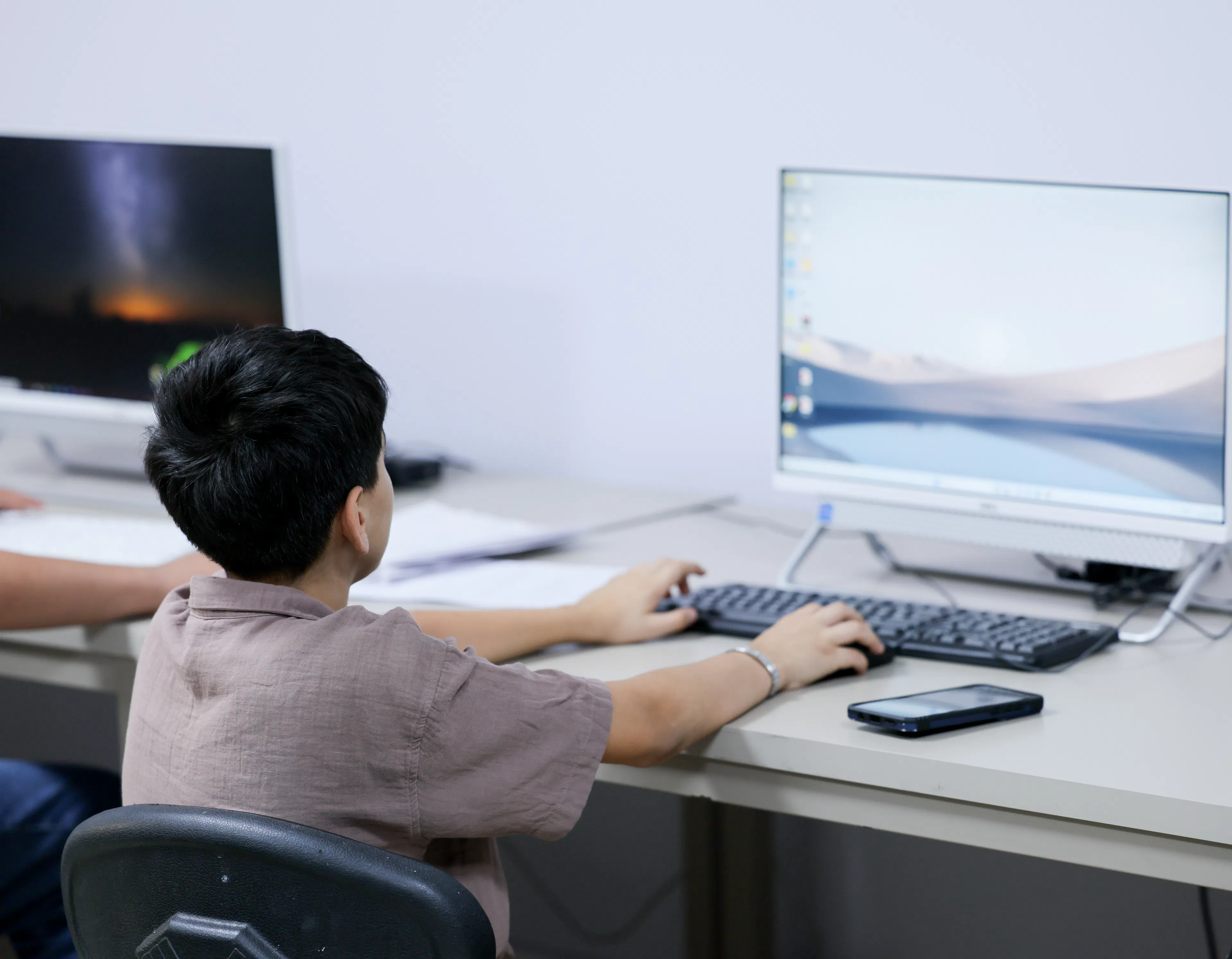 child online on the computer