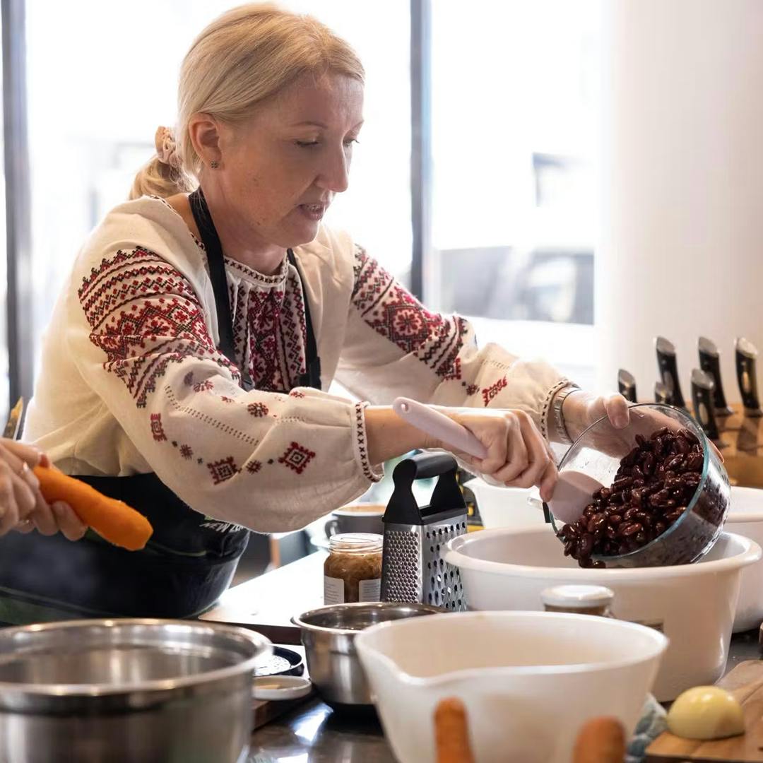 UNICEF Aotearoa launched #CookForUkraineNZ in April 2023 with support from renowned Kiwi chef Peter Gordon and the Ukrainian Association of New Zealand.