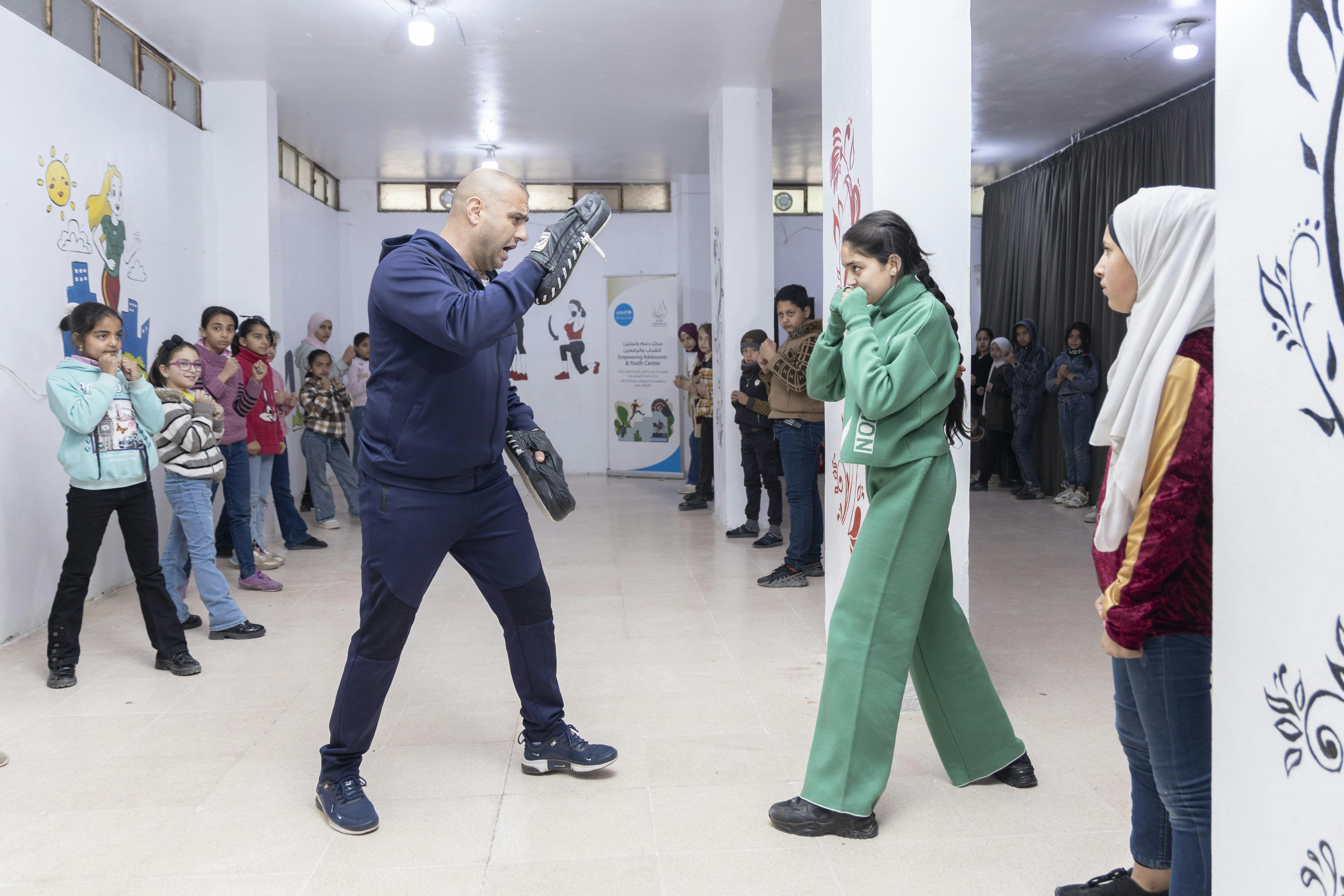 Every child has the right to recreation and play in a safe and healthy environment. Sports can help them develop skills, and foster self-confidence and discipline. In Dar’a, a UNICEF-supported youth-friendly space has conducted 11 kickboxing courses, benefitting more than 200 children and young people, aged 10-24 year, since 2023. Each kickboxing course lasts for 10 days, covering the basics of kickboxing techniques. 