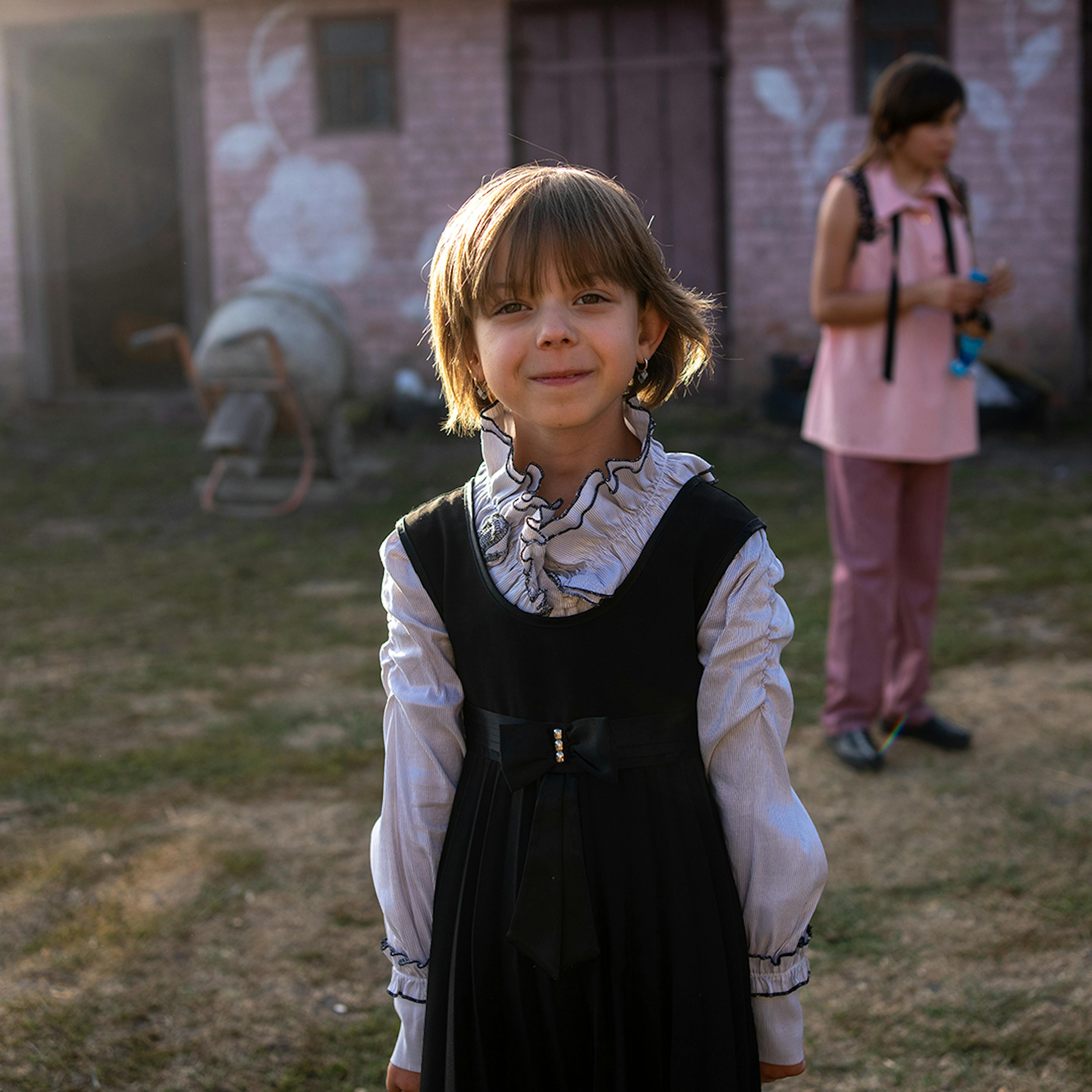 By the beginning of the full-scale war in Ukraine, Kateryna and Oleksandr were raising six children. Their village, Kurmany, is located near to the fighting in the Sumy region. Through the windows of the children’s bedrooms, they often saw the glow of shelling.