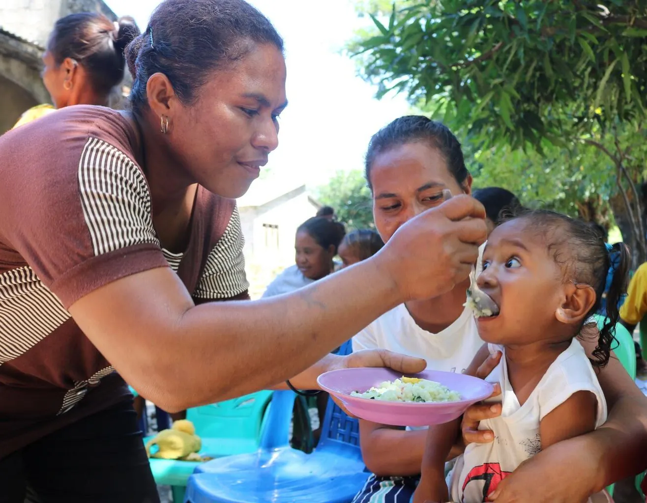 A Mother Support Group member promoting the health and wellbeing of babies, pregnant women and breastfeeding mothers in Timor-Leste