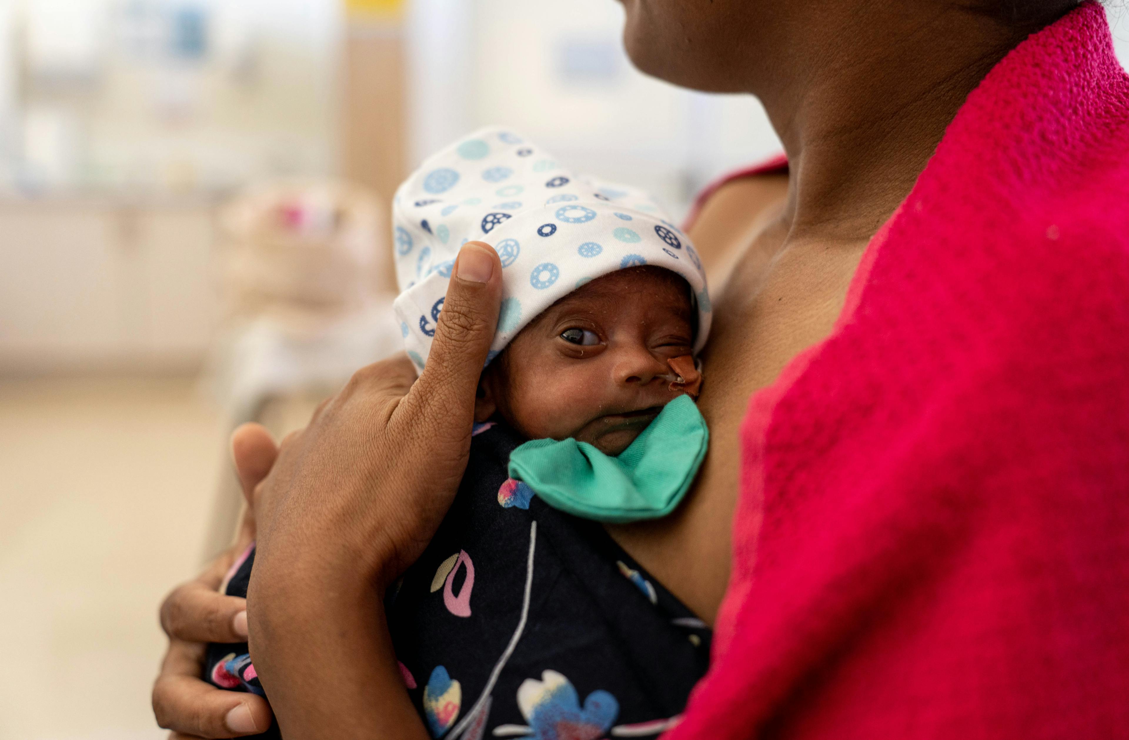 UNICEF Australia teams went to visit the Vanuatu Saving Lives Spreading Smiles program aims to strengthen health systems and community knowledge in early essential newborn care (EENC), including postnatal care (PNC) for the newborn and kangaroo care (KC). We aim to improve newborn outcomes in Vanuatu by strengthening provincial health systems and empowering caregivers to provide quality newborn care in Malampa and Sanma provinces.