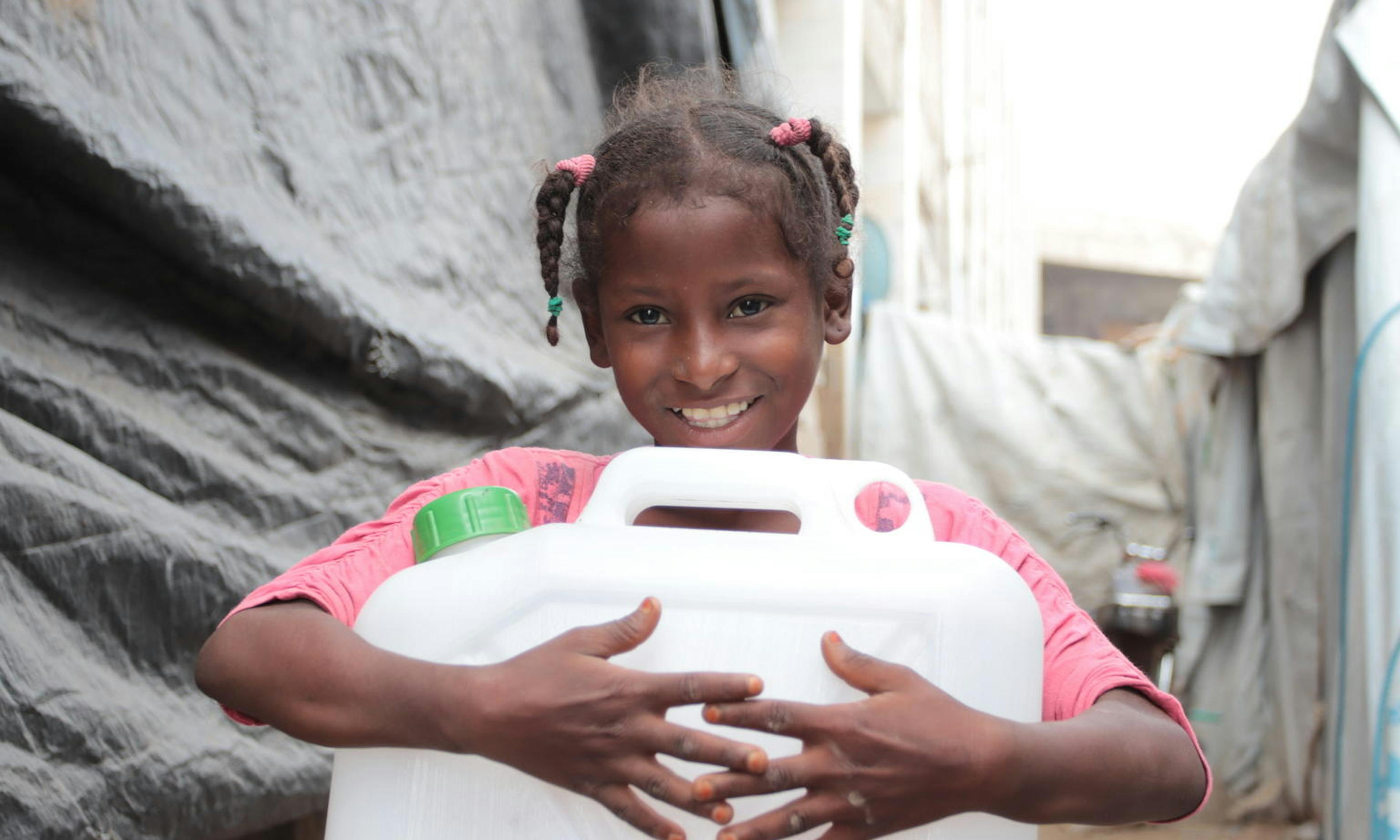 9-year-old Hayat Ali Amkam collects water in the Omar Bin Yasser camp in Aden, YEMEN.

