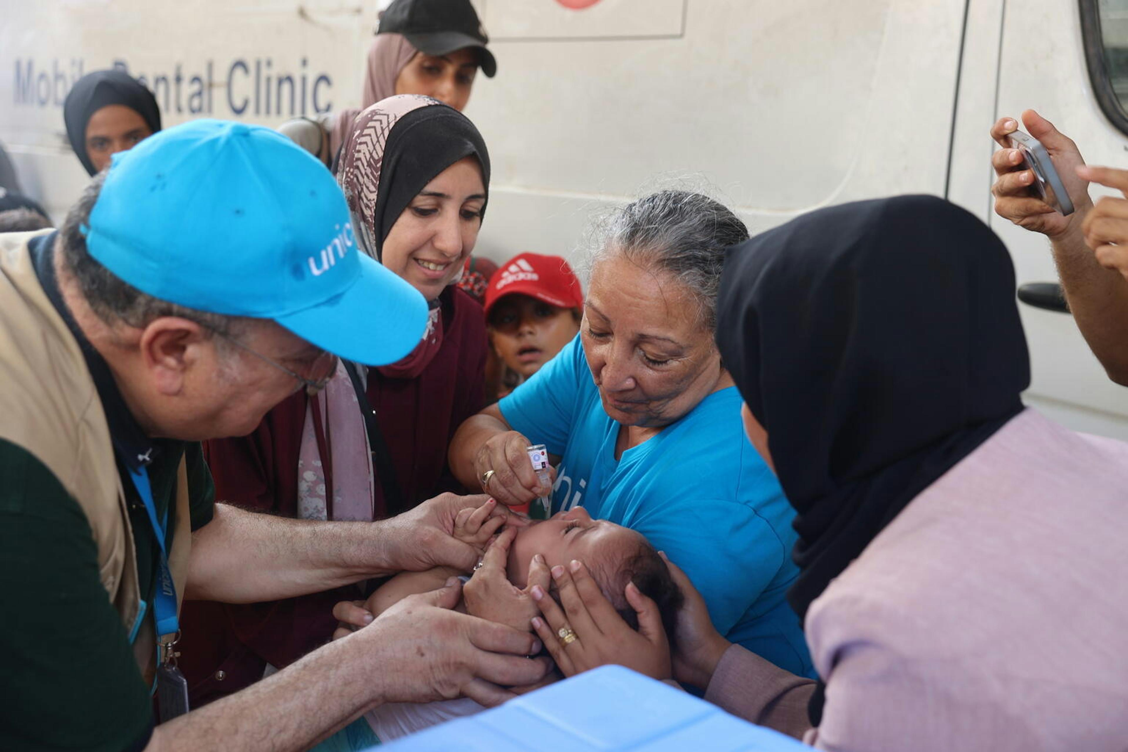 UNICEF staff administrating polio vaccines at UNRWA health clinic in Deir al-Balah in the center of the Gaza Strip. 