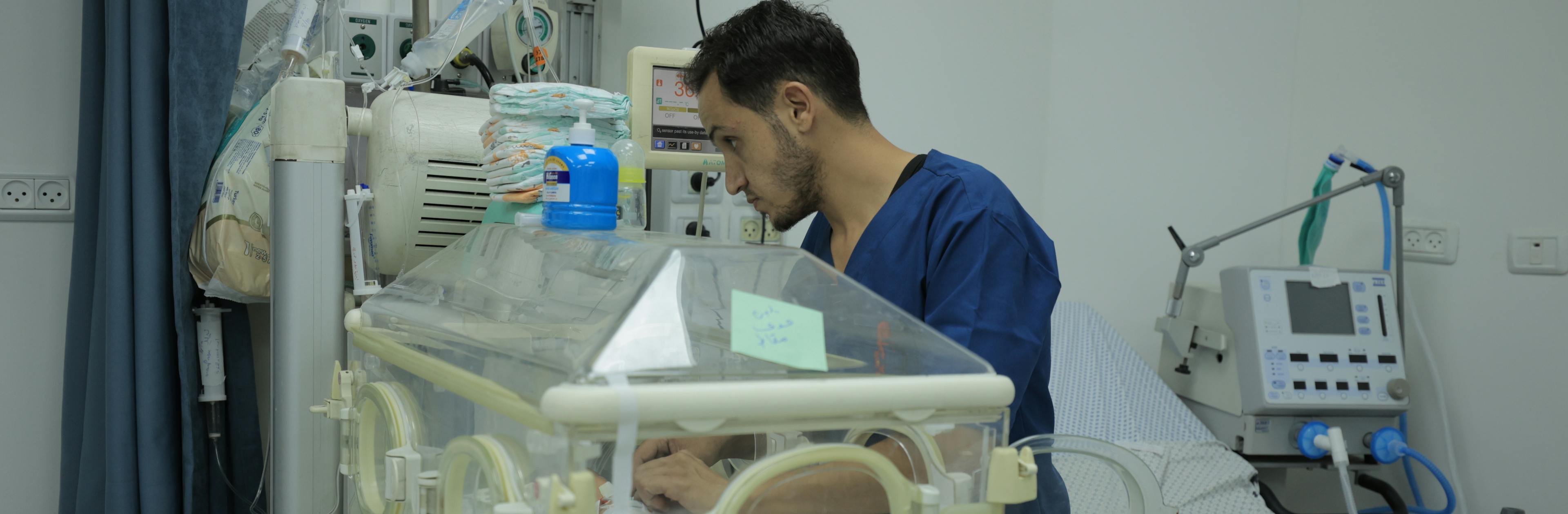 Newborn babies from Kamal Adwan’s neonatal unit north of the Gaza Strip have been evacuated to the Patient Friends Hospital in the Gaza City.