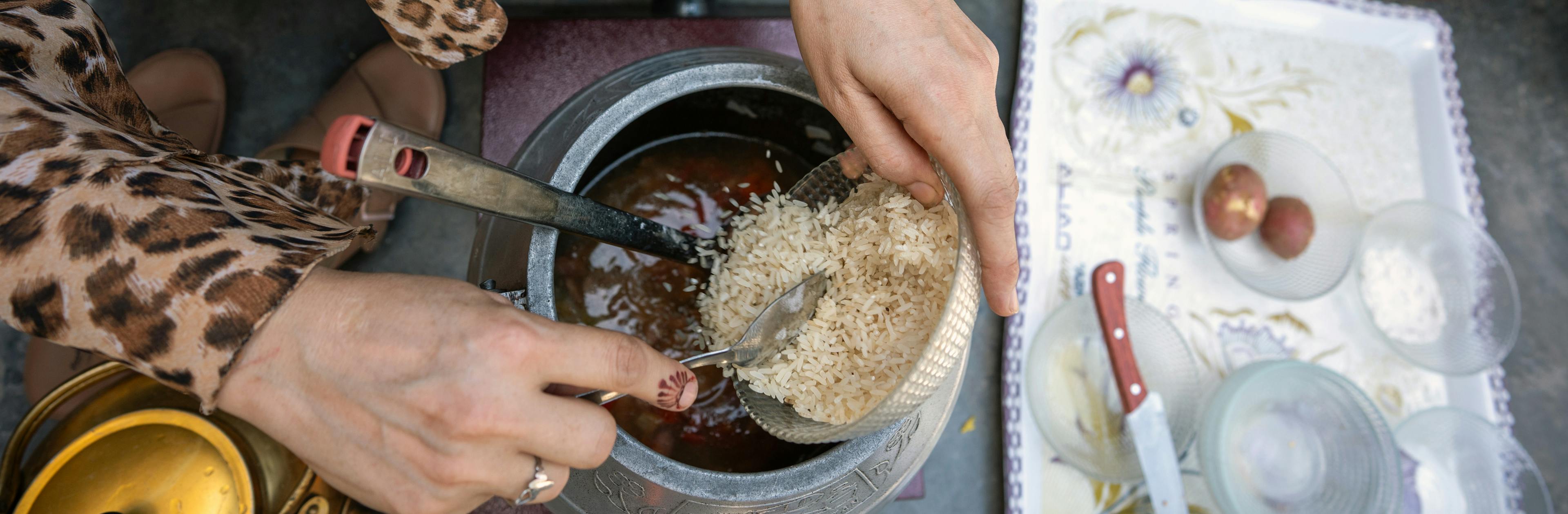 Manija, a volunteer, shows mothers how to cook a nutritious meal at the UNICEF-supported Qalai Ishaq health post in Nangarhar province, eastern Afghanistan.