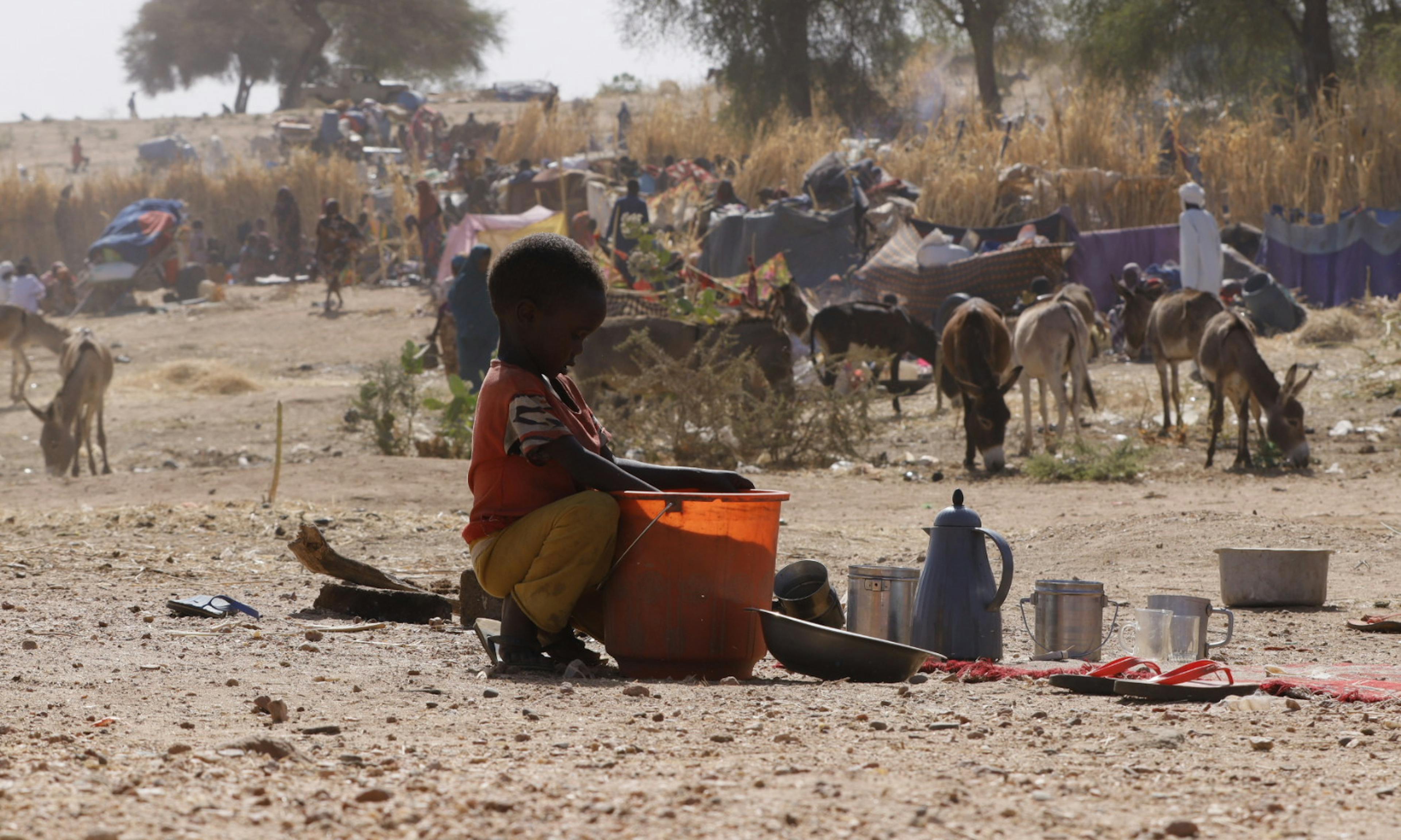 On 15 April, displaced children and families that fled the fighting in Zamzam and El Fasher in North Darfur, seek refuge in Tawila. Following attacks on Zamzam and Abu Shouk camps—home to over 700,000 displaced individuals—mass displacements have ensued. Thousands are now arriving in Tawila in search of safety, many of them having been uprooted multiple times. They arrive with little or nothing: no food, no shelter, and lacking the basic necessities for survival. UNICEF and partners are on the ground, addressing the urgent needs of the vulnerable people.