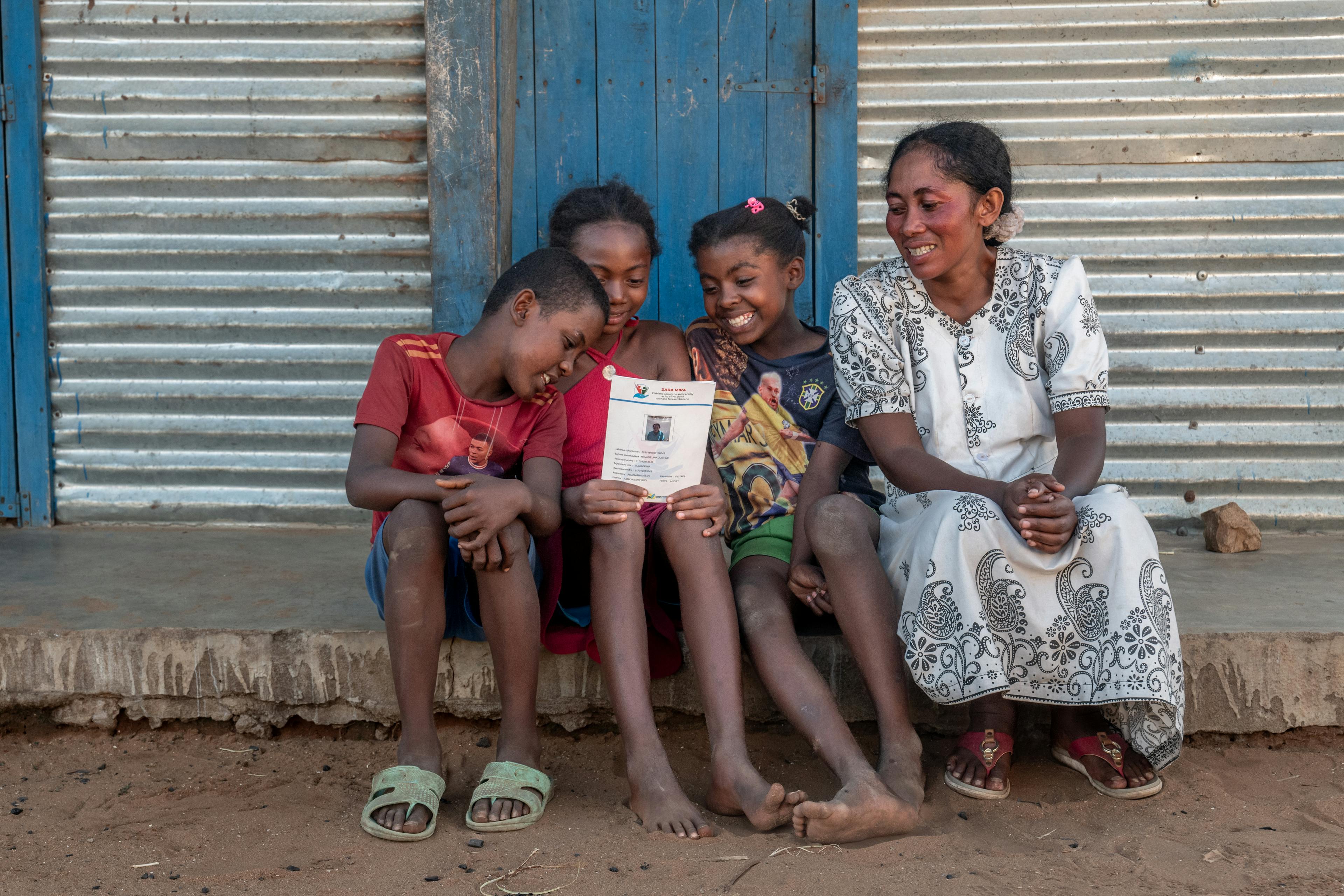 In the sun-drenched village of Anjamahavelo, Madagascar, mother of four, Justine is laying the foundation for her and her children’s livelihoods.