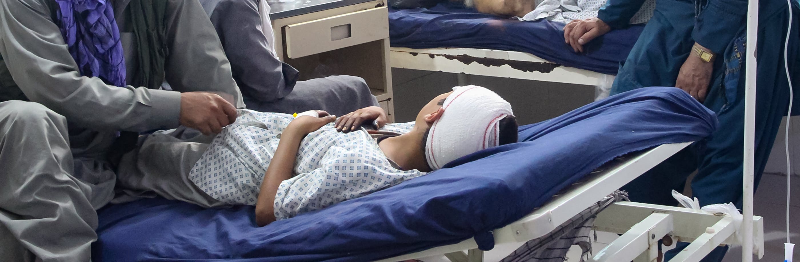 An injured Afghan boy (bottom) receives treatment at a hospital after an earthquake in Afghanistan's Jalalabad on September 1, 2025. ©UNICEF/UNI856118/Zahir, AFP