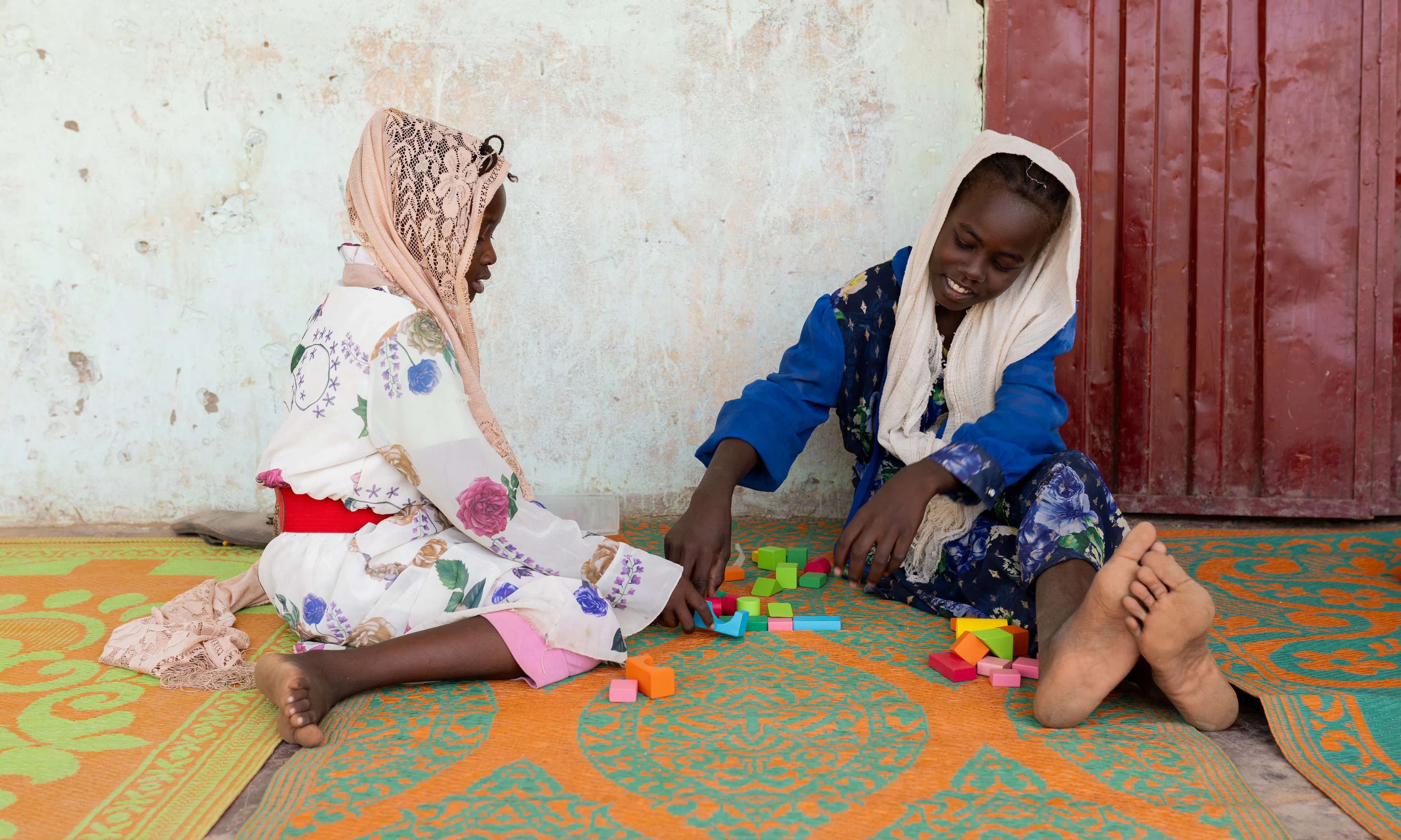On 16 October, children play with building blocks at the UNICEF-supported Makanna in Atbara, River Nile.
Across River Nile State, Sudan, UNICEF is establishing makannas reaching hundreds of conflict affected children.