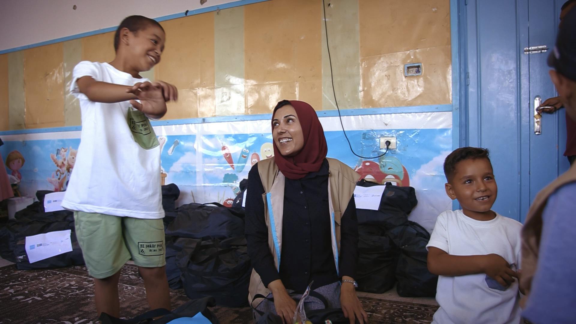 Children in Gaza with UNICEF aid worker
