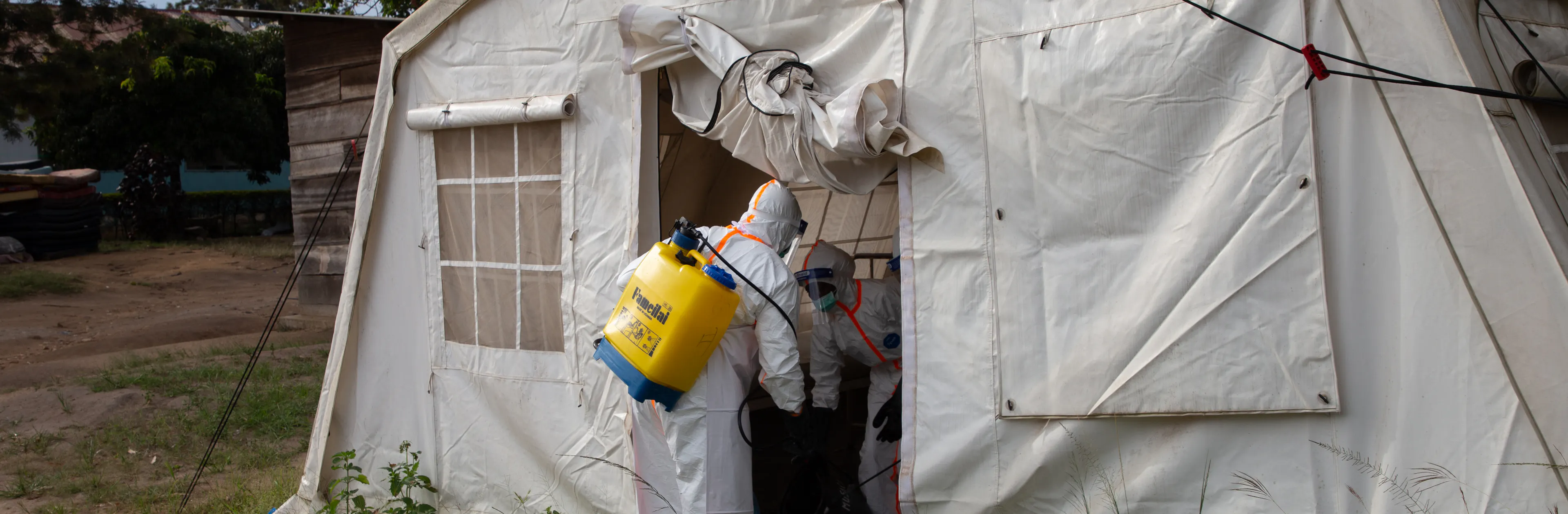 In Bunia, DRC, hygienists supported by UNICEF disinfect a tent.
