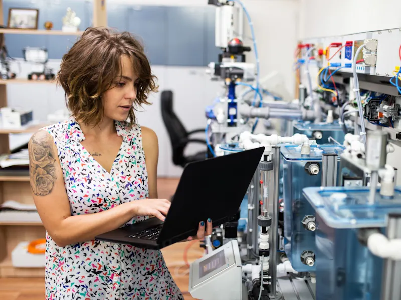 A scientist automating with UniteLabs' Academia Program