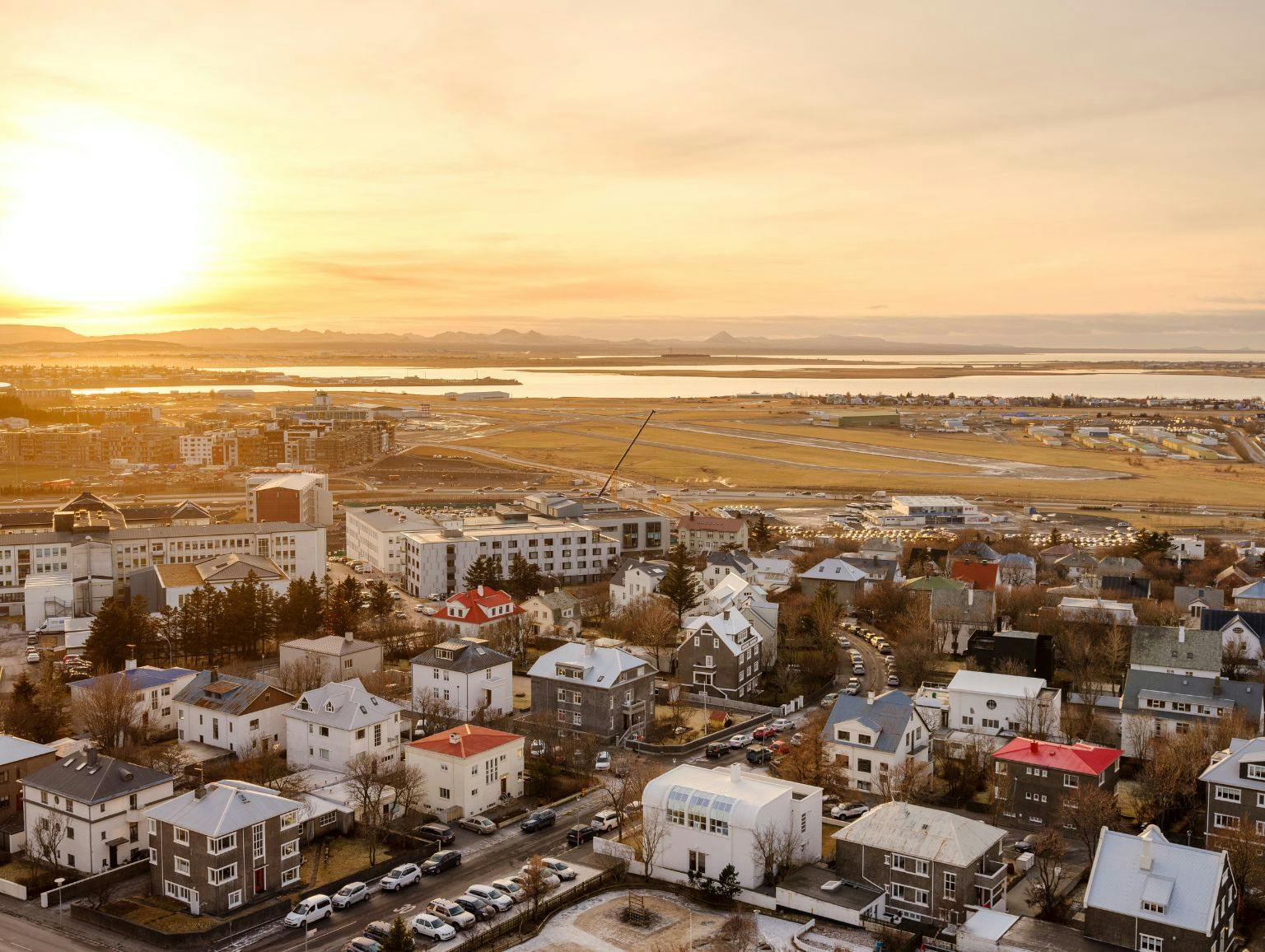 Reykjavík - gullið sólarlag.