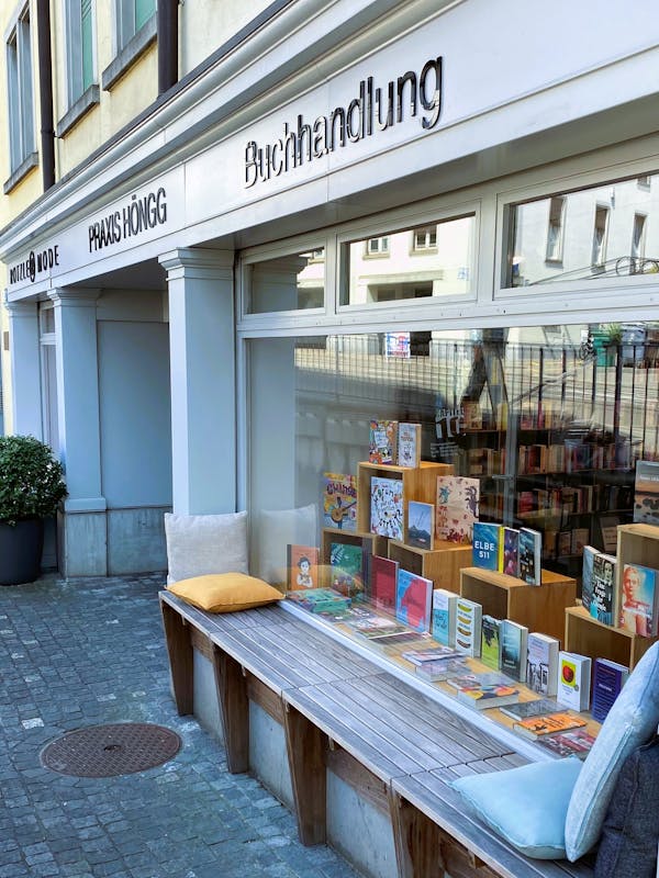 Buchhandlung Kapitel 10 in Zürich Höngg