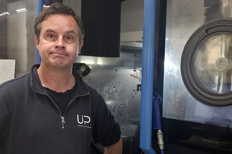 Jörgen Sällergård arbetar som operatör på UPI där han sköter Axile G8 Gantry