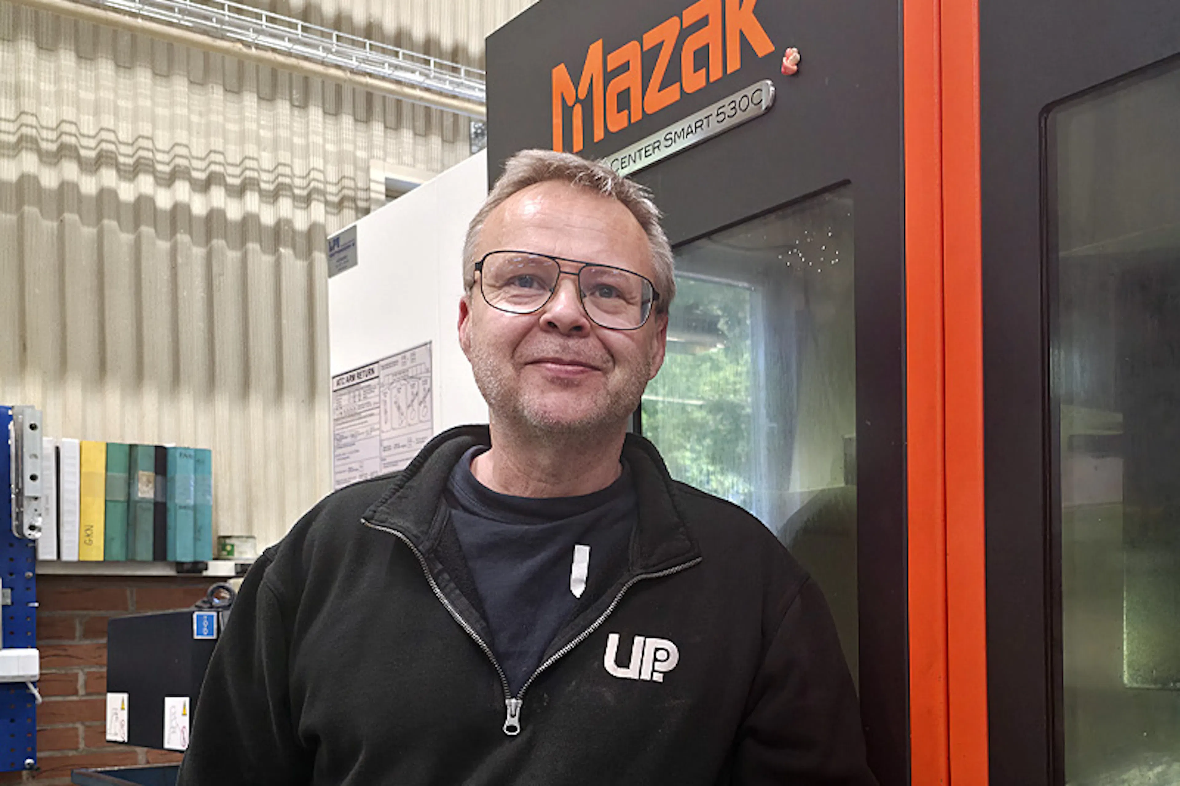 Stefan Blomgren är operatör på UPI och sköter Mazak 530