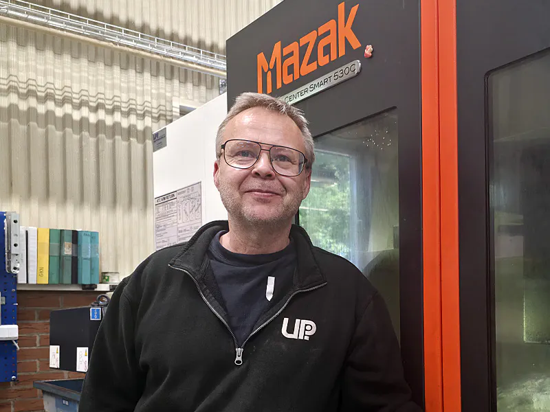 Stefan Blomgren är operatör på UPI och sköter Mazak 530