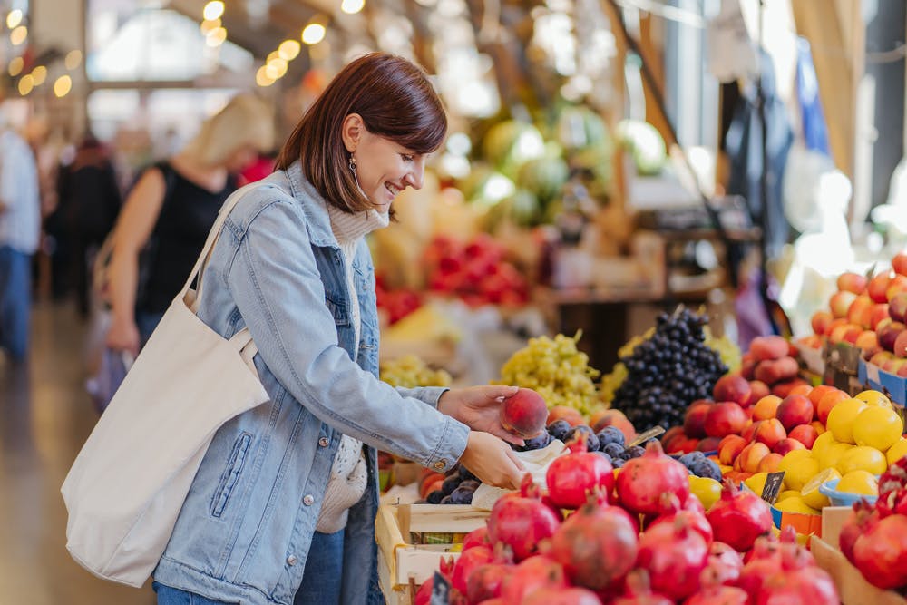 Women buys fresh fruits in the market