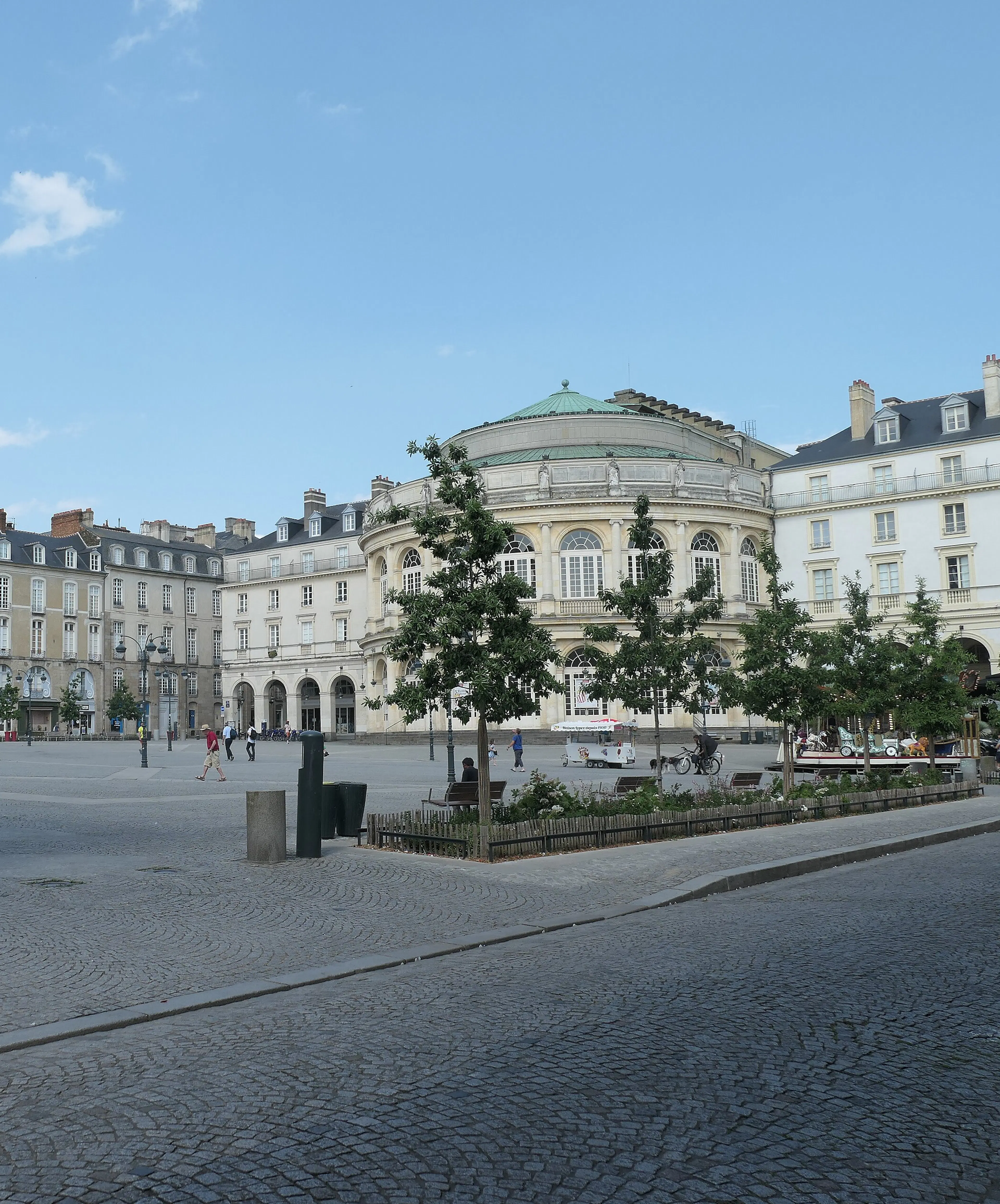 Place de la Mairie et opéra de Rennes, au cœur du bassin où Uptoo recrute des commerciaux