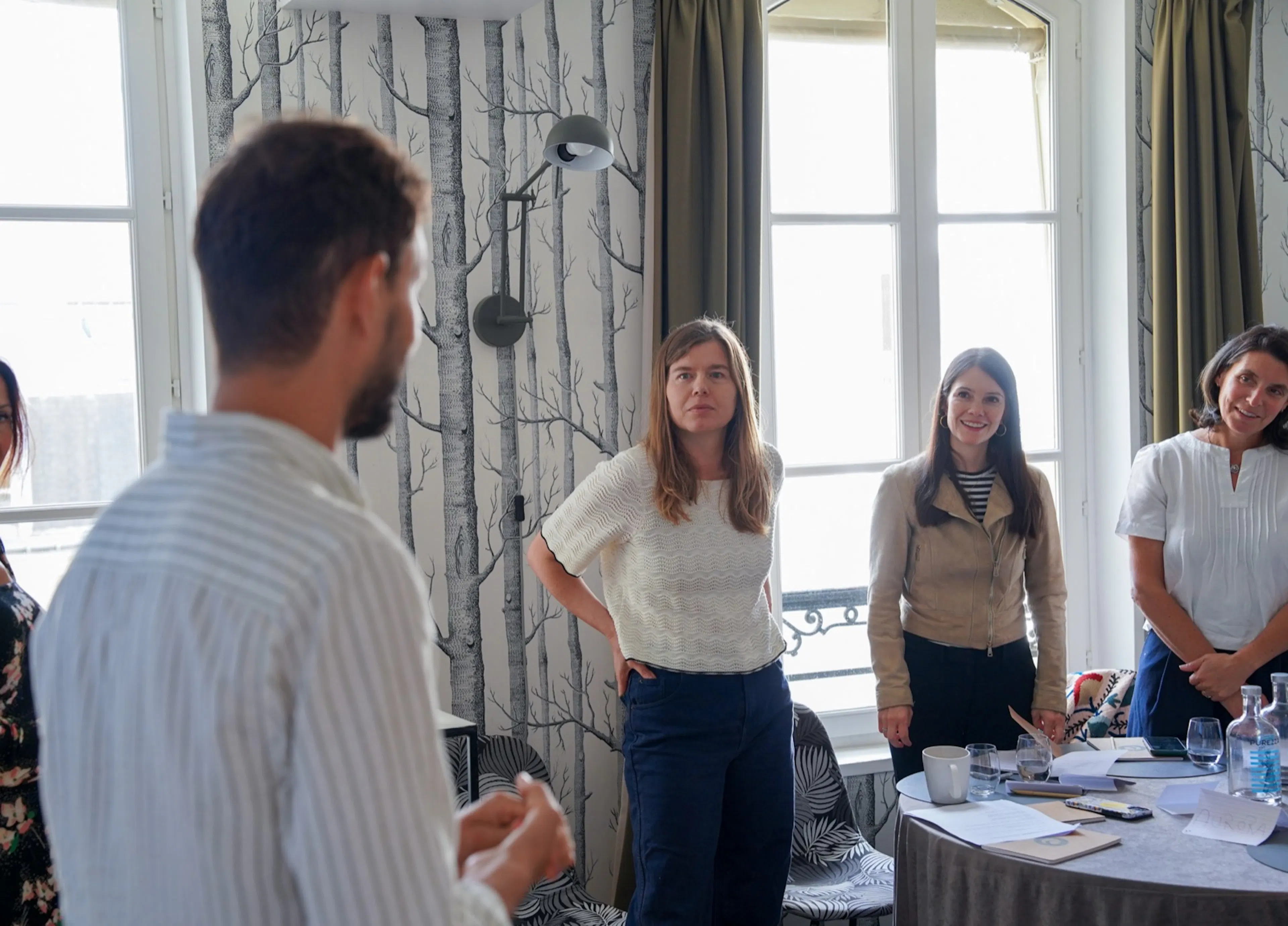 Jeu de rôle debout entre participants lors du séminaire commercial Uptoo chez Google France