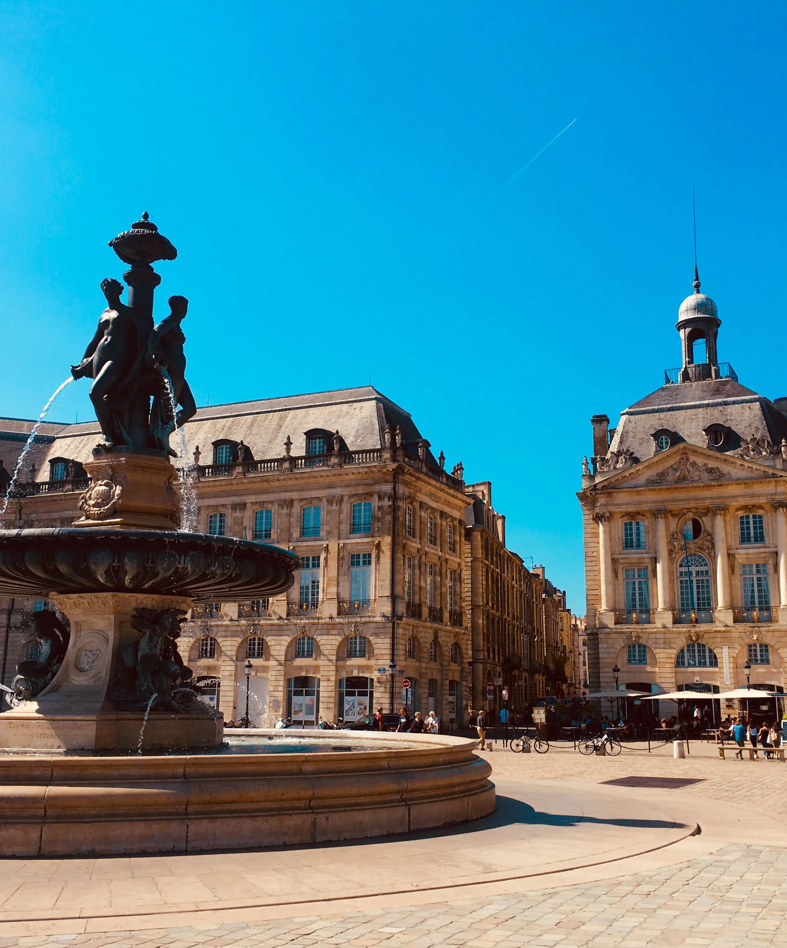 Place de la Bourse à Bordeaux, au cœur du bassin où Uptoo recrute des commerciaux
