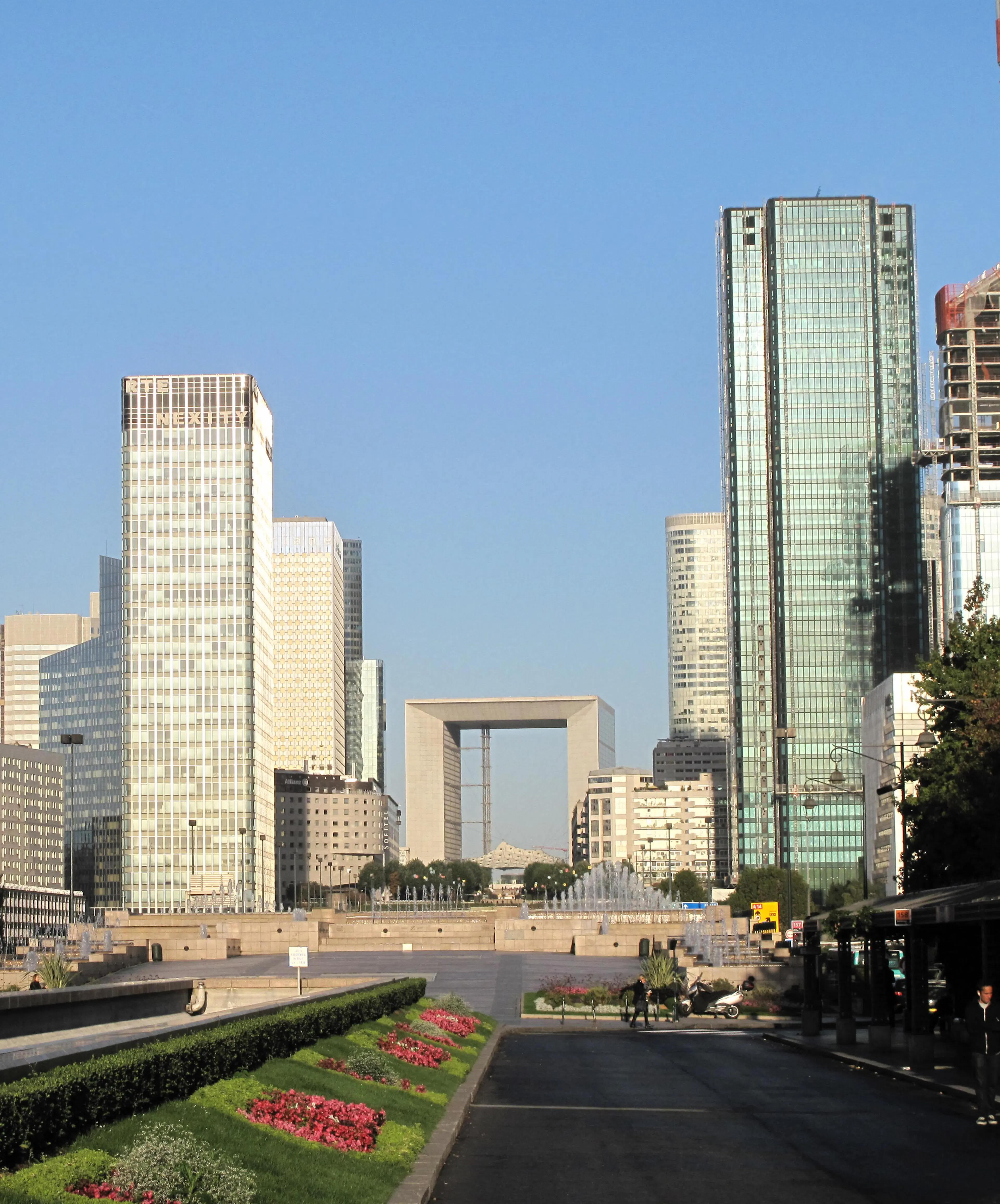 Quartier d'affaires de La Défense et Grande Arche, où Uptoo recrute des commerciaux pour l'Île-de-France