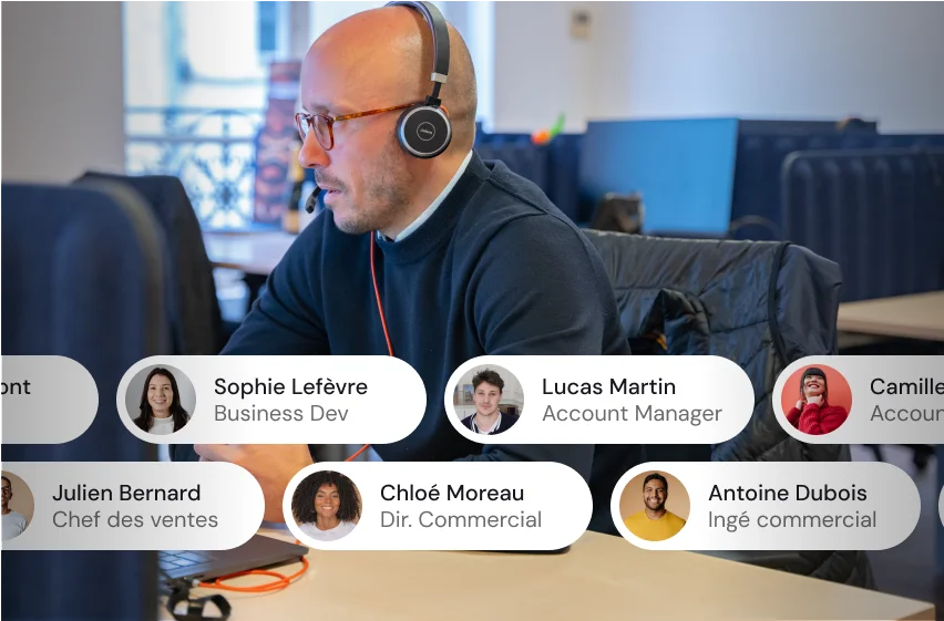 Consultant Uptoo au casque entouré de profils de commerciaux : business developer, account manager, directeur commercial