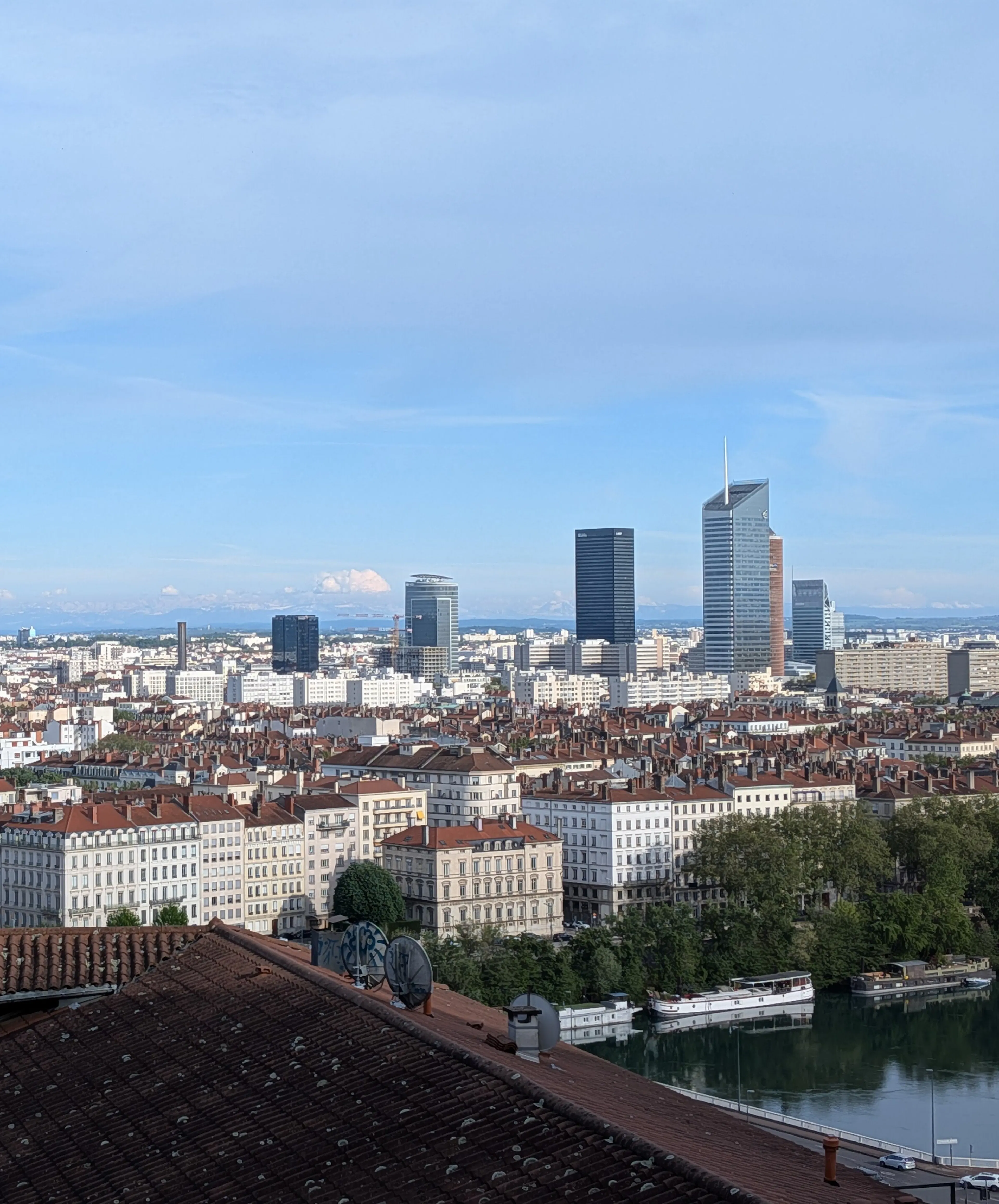 Tours du quartier d'affaires de la Part-Dieu à Lyon, où Uptoo recrute des commerciaux