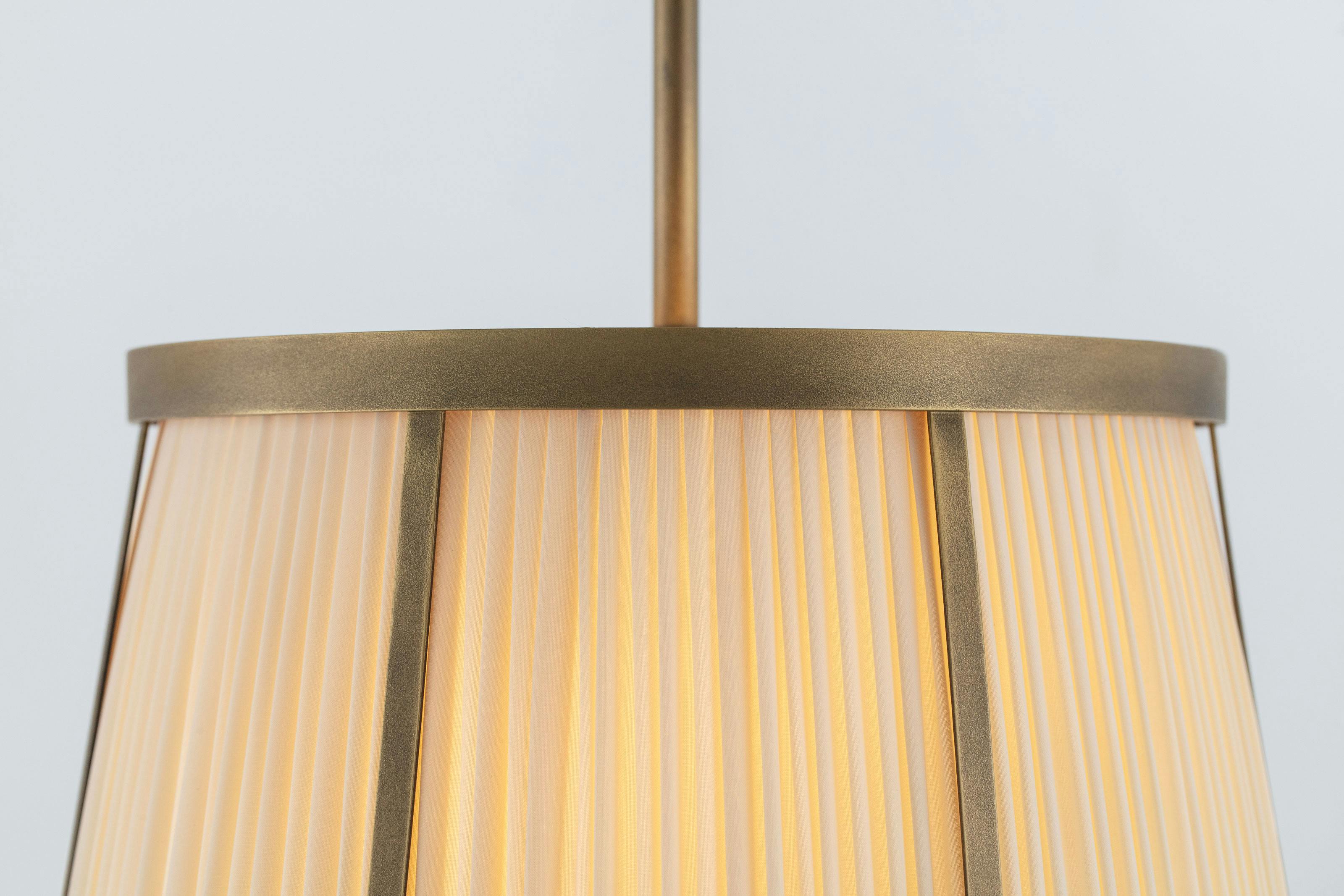 Shako shown in gilt finish with shade SH-168X-IVY.