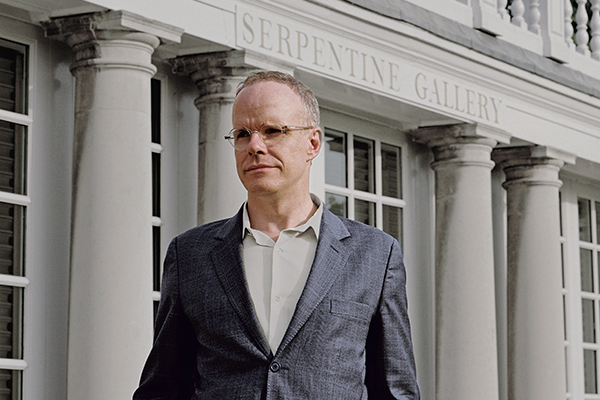 A man in front of Serpentine Gallery