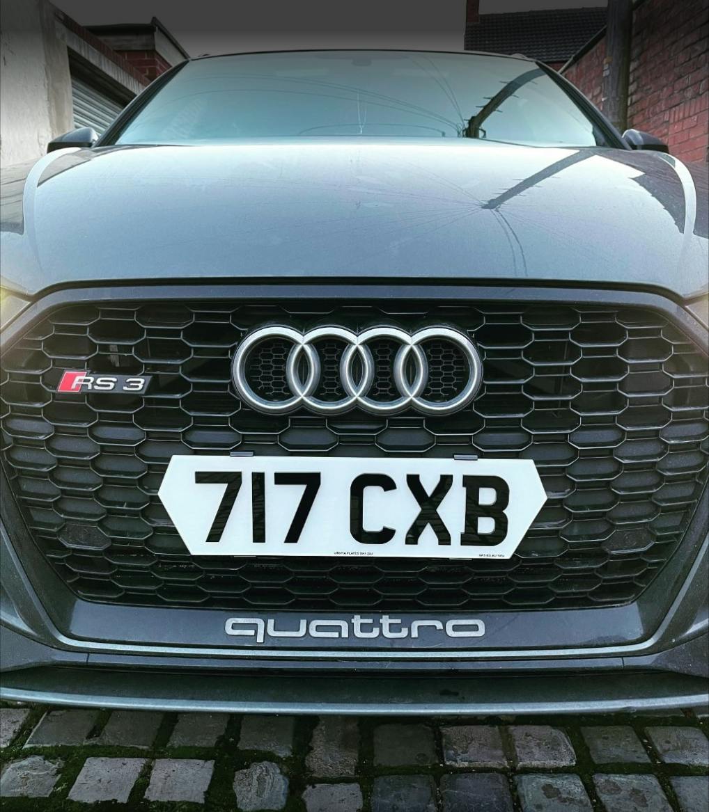 A close-up of our hex front number plate on an Audi RS3