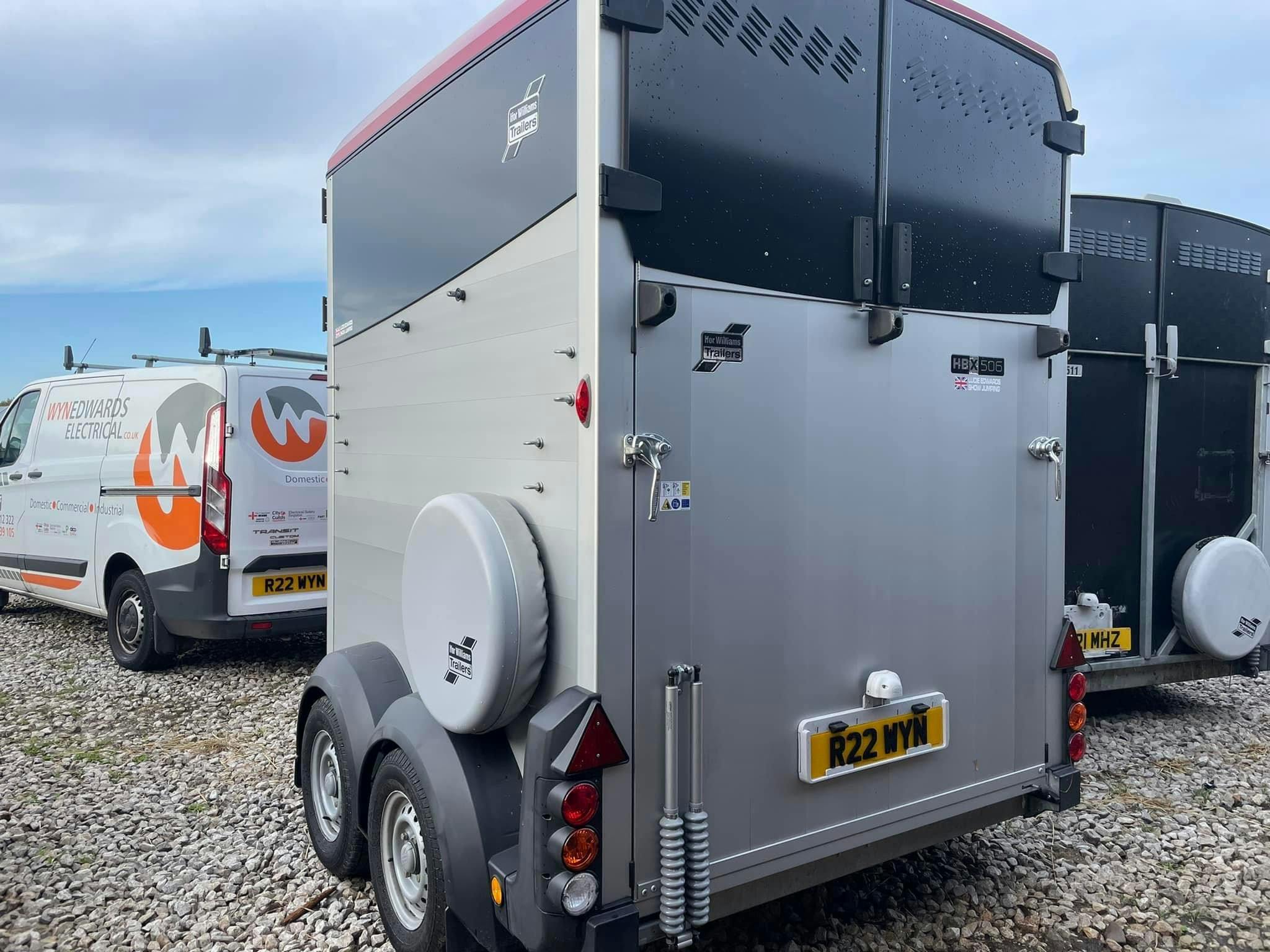 Horsebox with a 4D 5mm plate